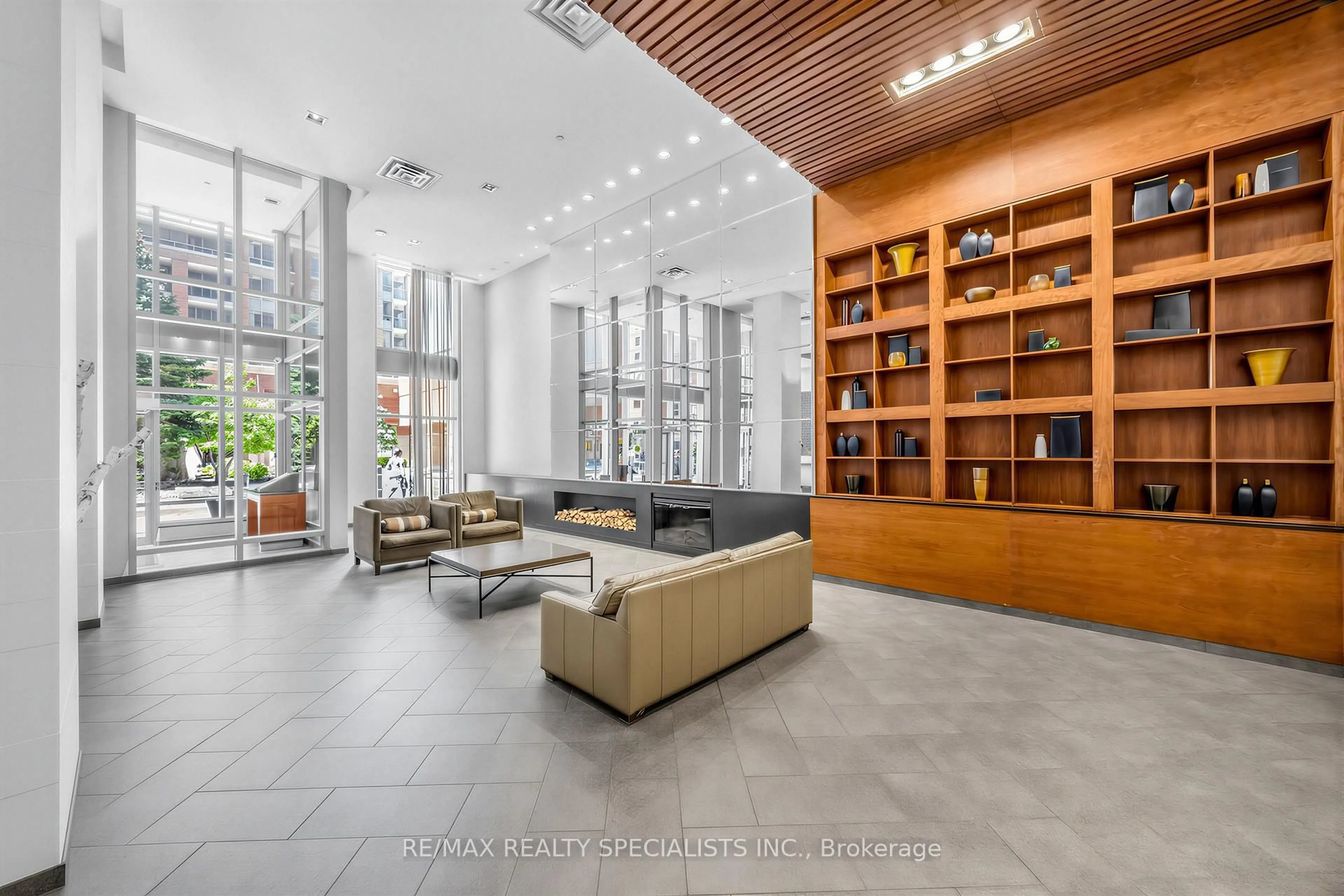 Lobby for 4080 Living Arts Dr #2806, Mississauga Ontario L5B 4N3