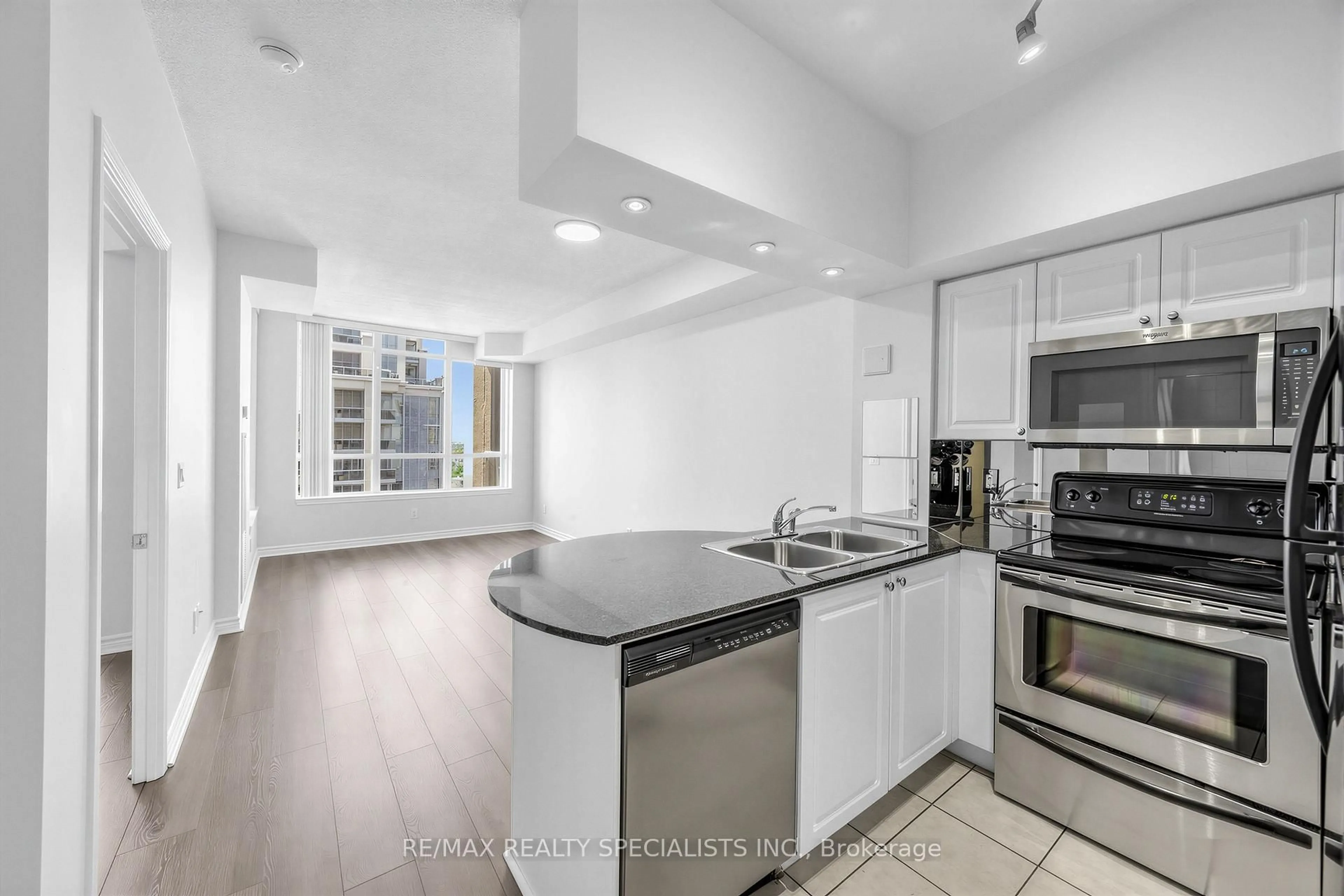 Open concept kitchen, unknown for 4080 Living Arts Dr #2806, Mississauga Ontario L5B 4N3