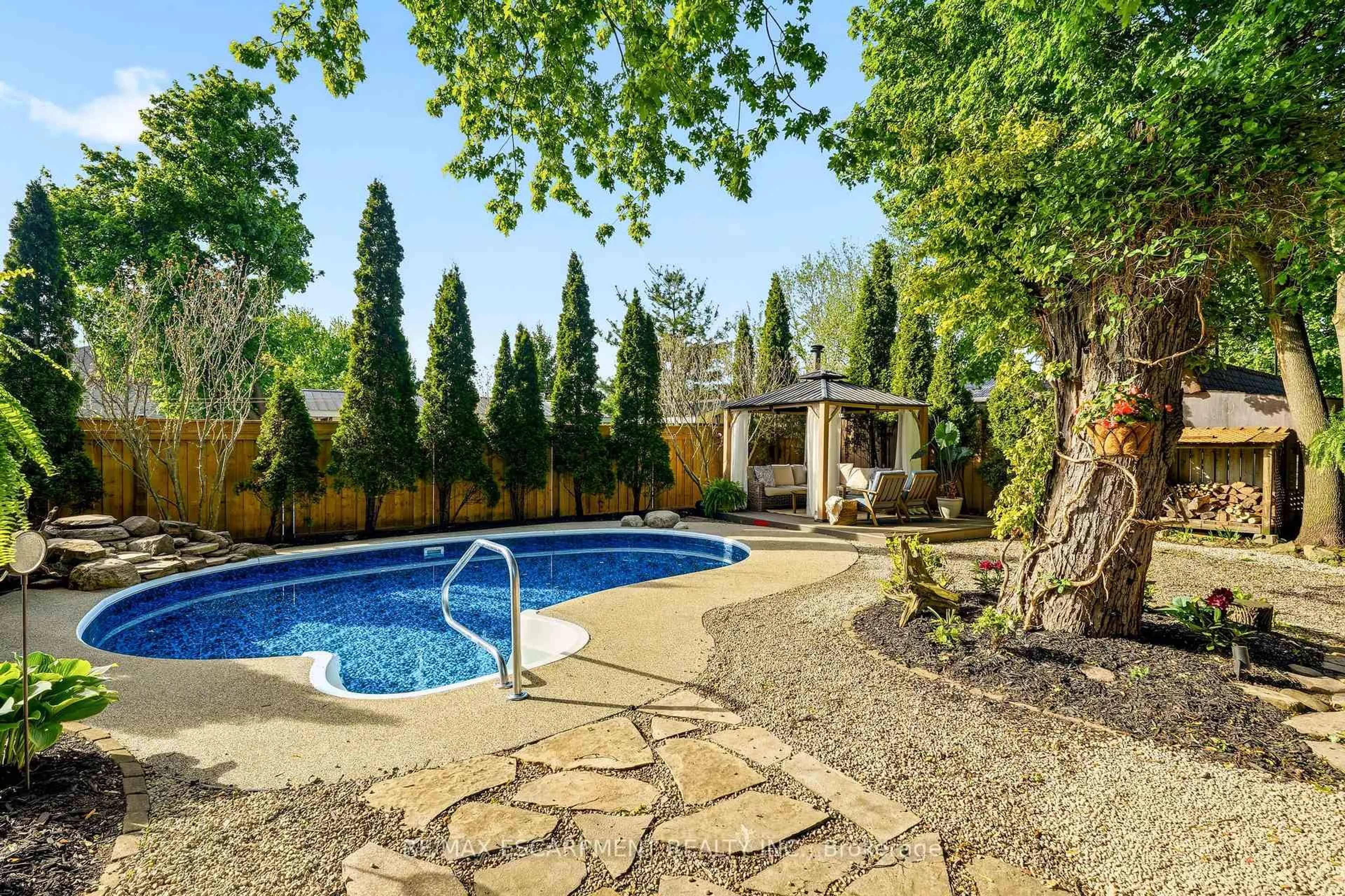 Pool for 329 Plains Rd, Burlington Ontario L7T 1G1