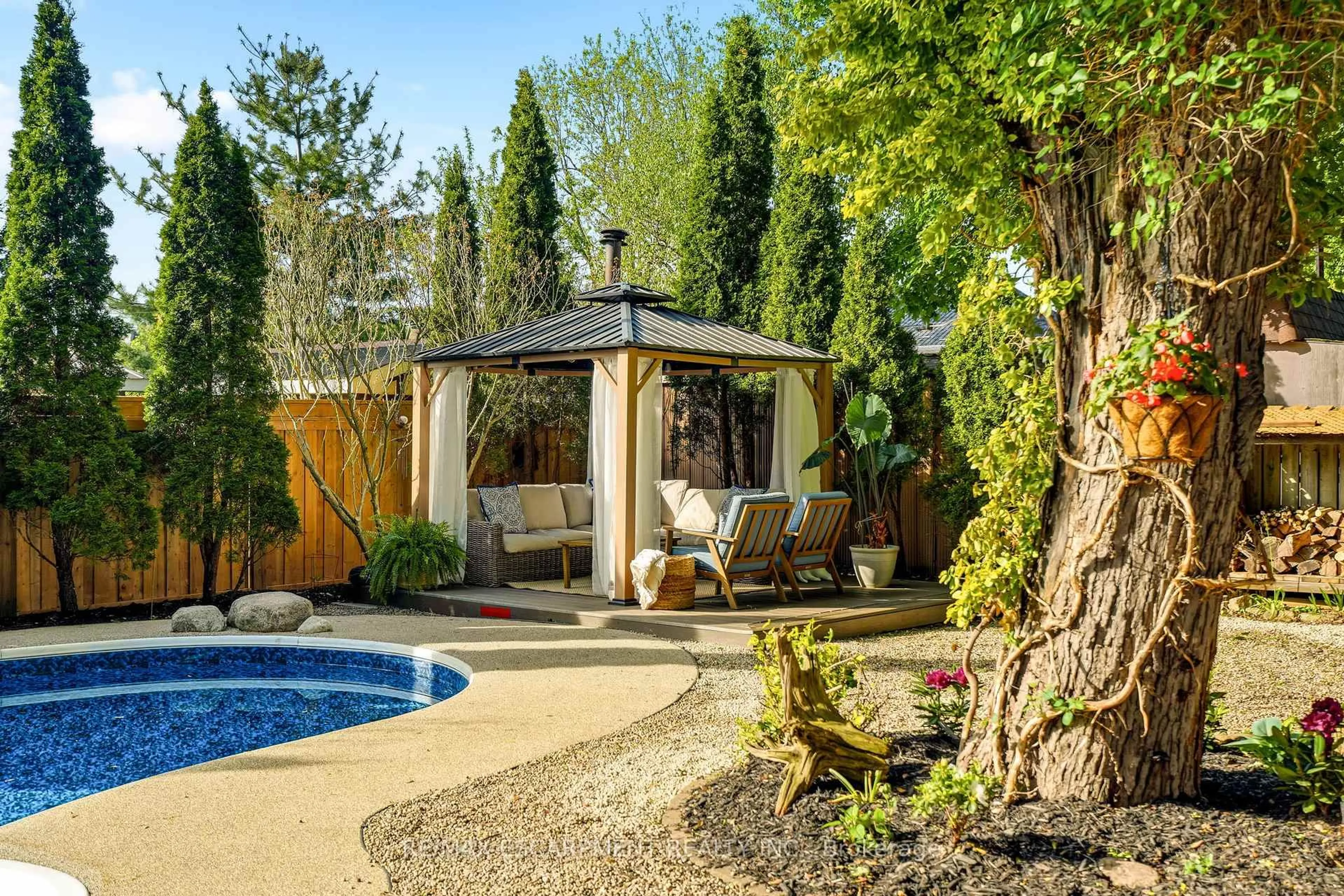 Patio, unknown for 329 Plains Rd, Burlington Ontario L7T 1G1