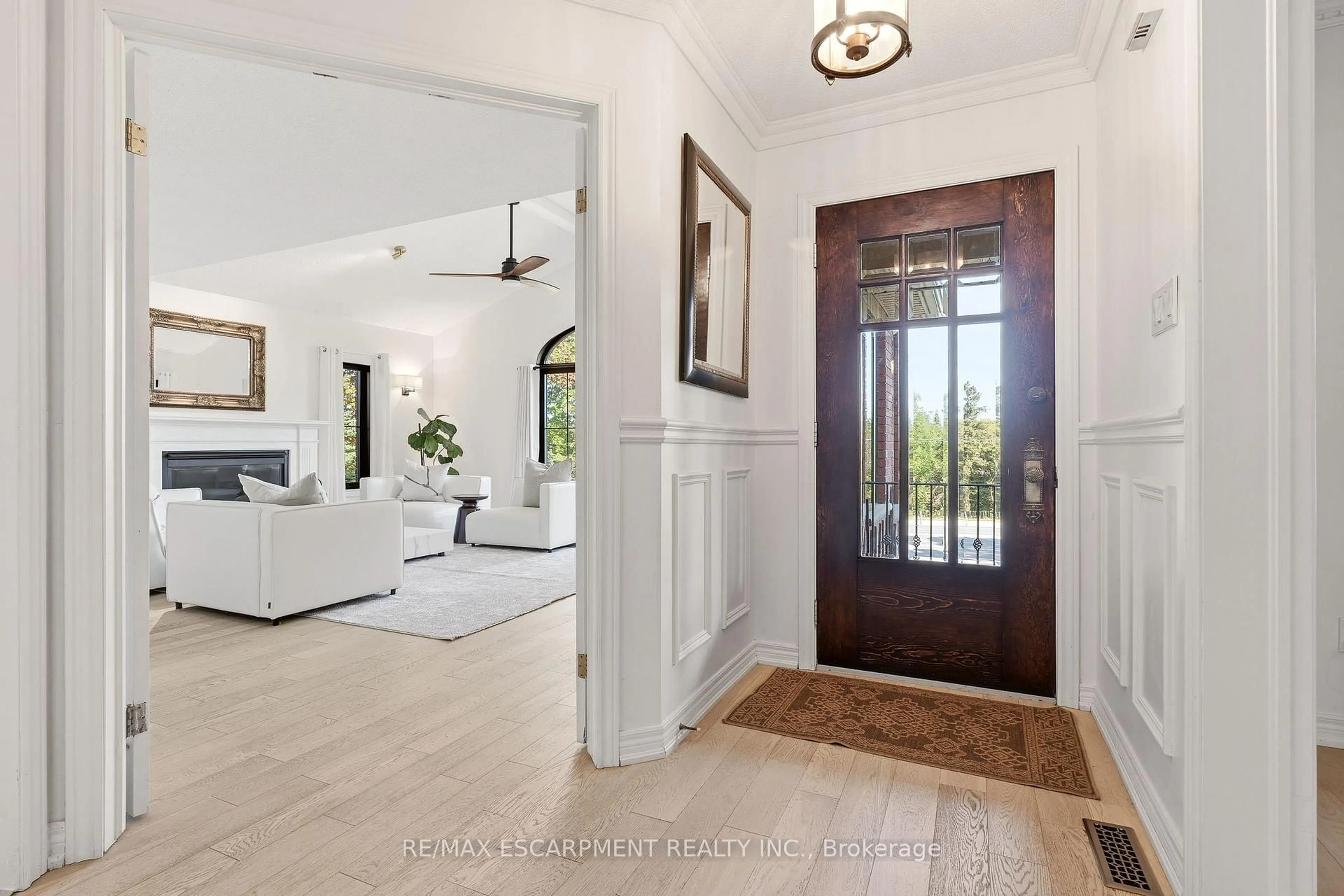 Indoor entryway for 329 Plains Rd, Burlington Ontario L7T 1G1