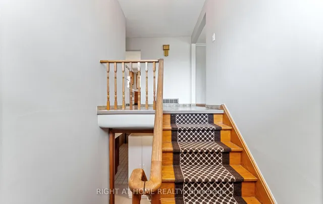 41 Knoll Dr, Toronto 4
