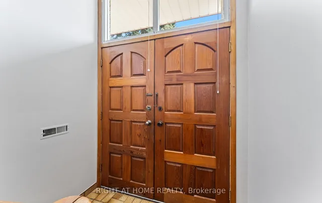 41 Knoll Dr, Toronto 5