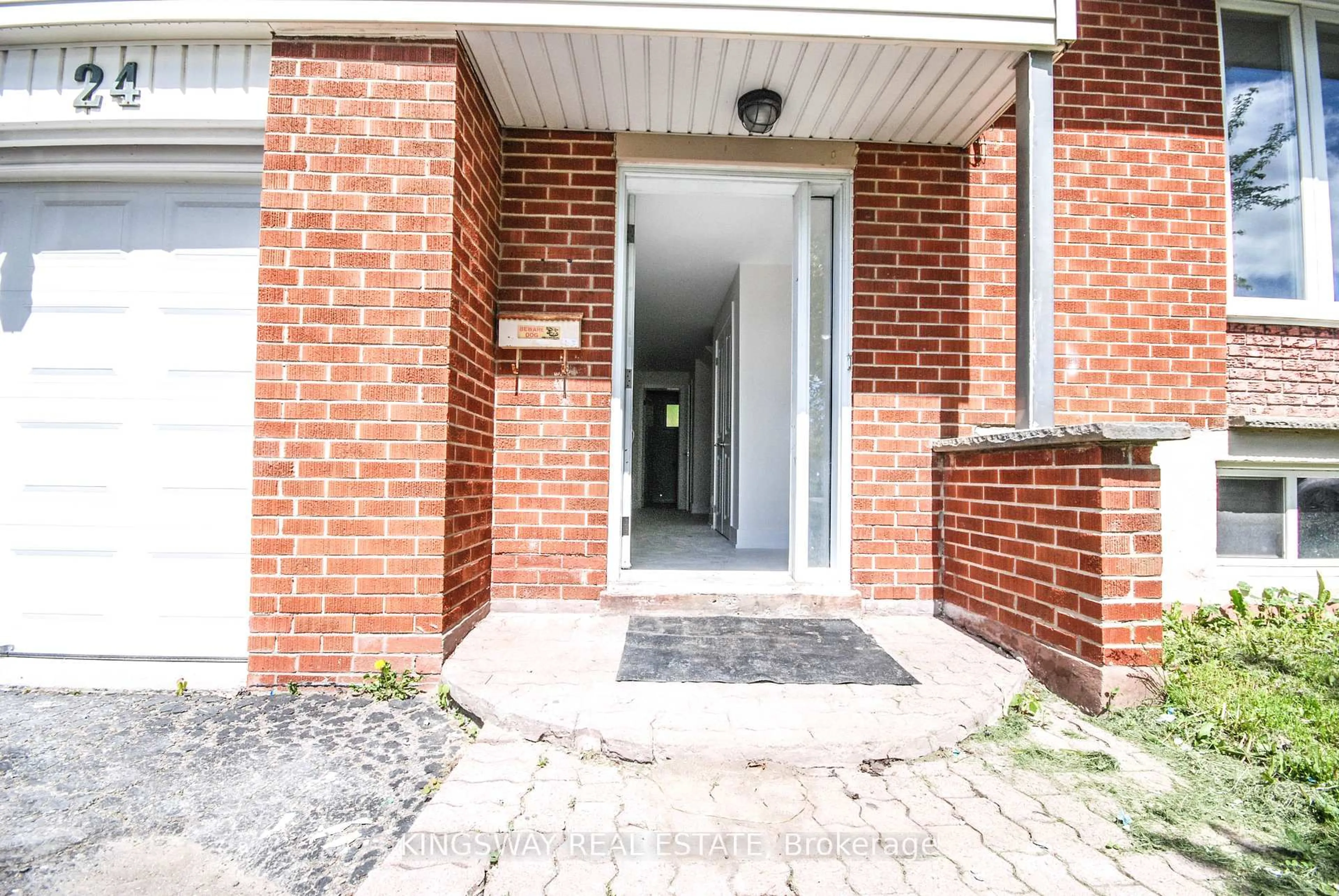 Indoor entryway for 24 Archdekin Dr, Brampton Ontario L6V 1Y3