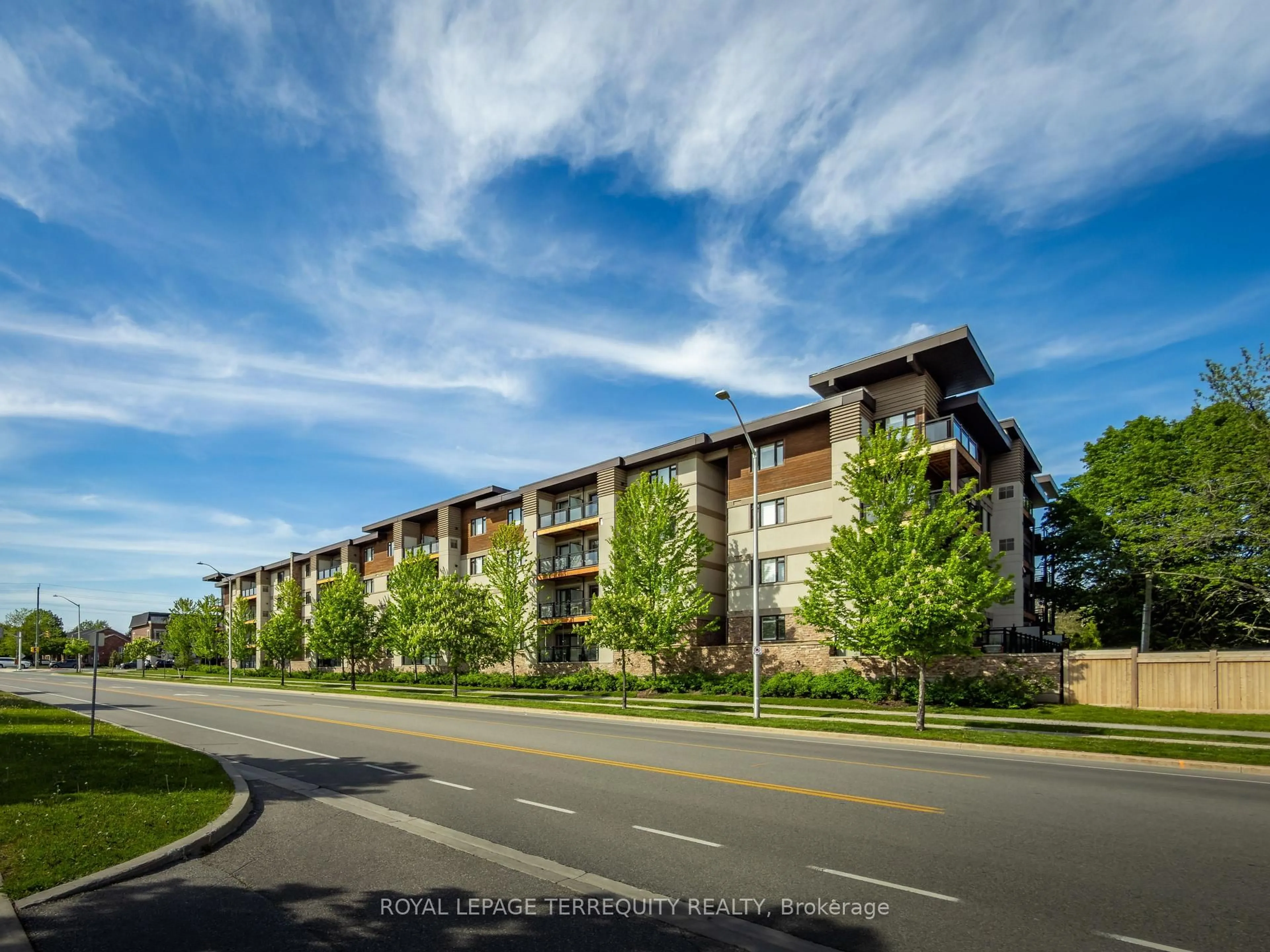 A pic from outside/outdoor area/front of a property/back of a property/a pic from drone, unknown for 128 Garden Dr #313, Oakville Ontario L6K 0H7