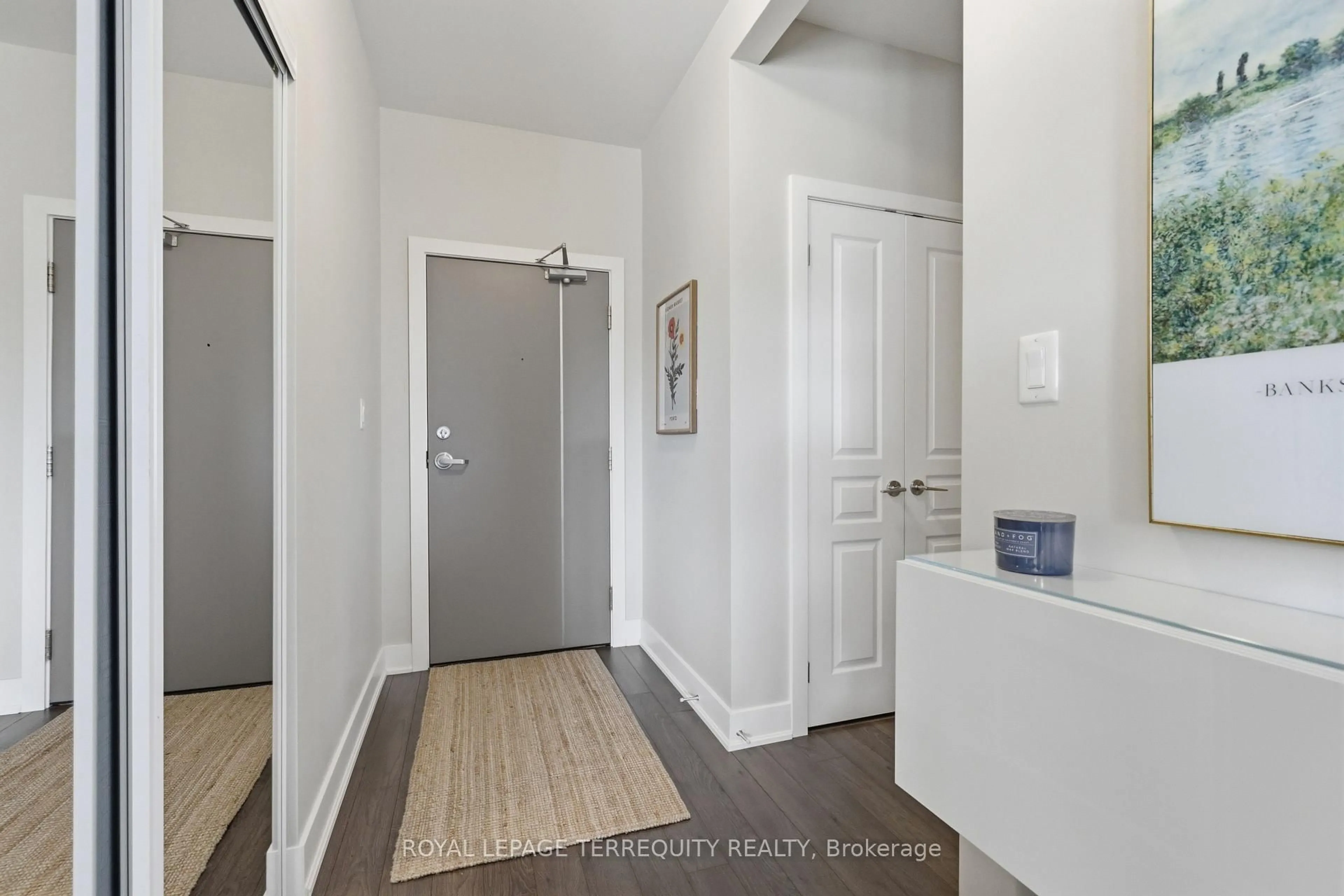 Indoor entryway for 128 Garden Dr #313, Oakville Ontario L6K 0H7