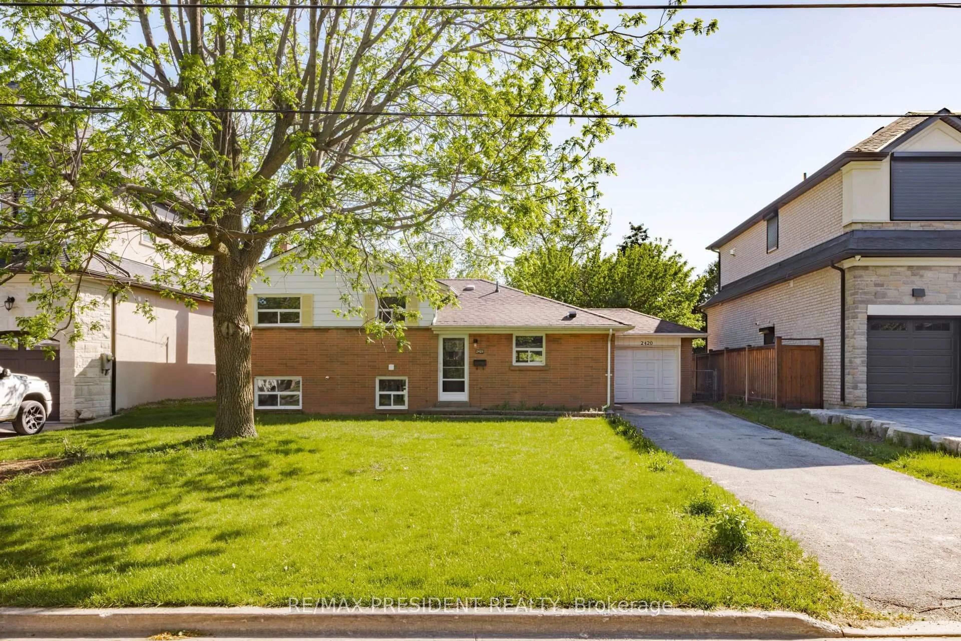 Home with brick exterior material, street for 2420 Edenhurst Dr, Mississauga Ontario L5A 2K9
