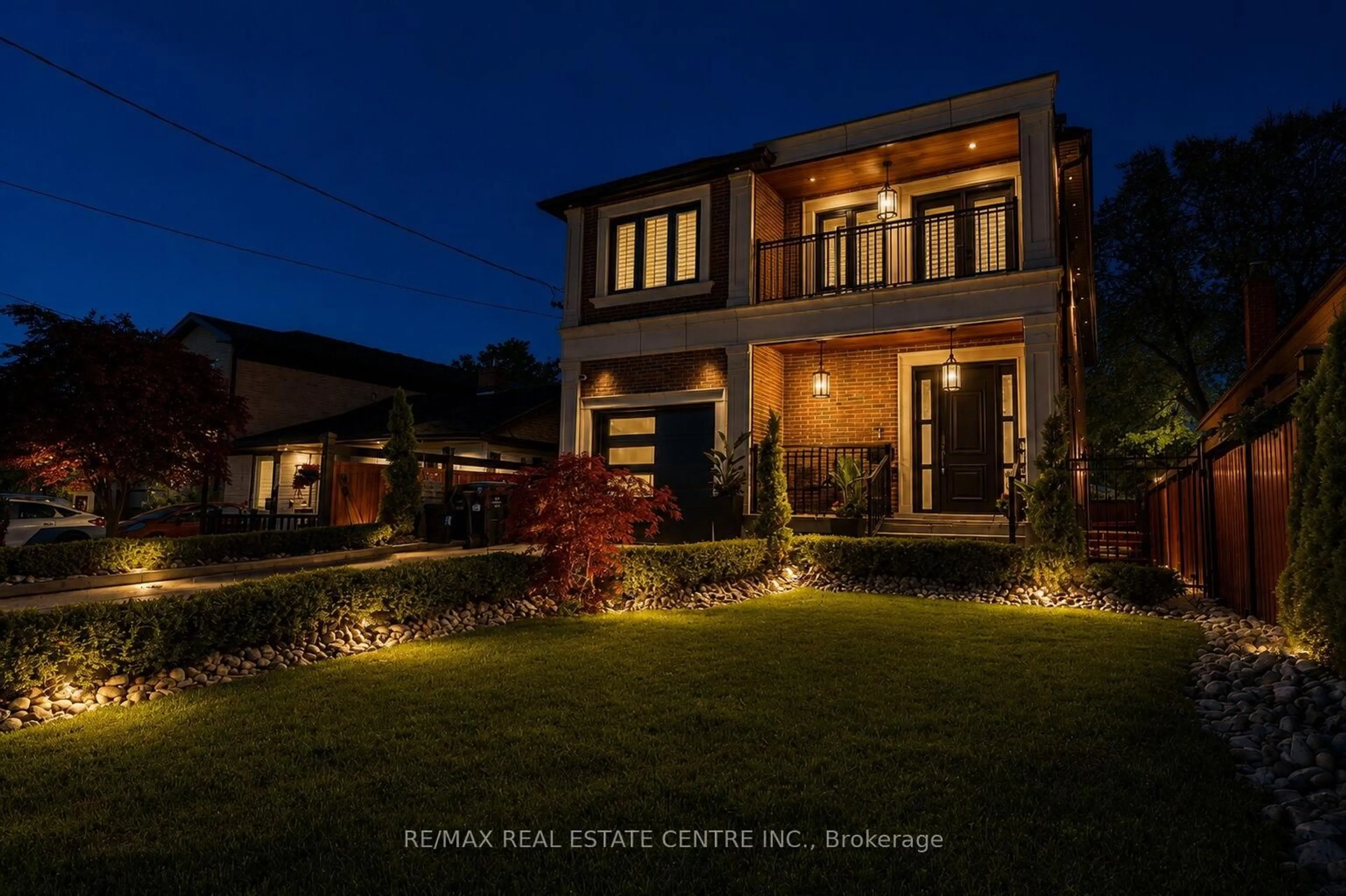Home with brick exterior material, street for 1098 Meredith Ave, Mississauga Ontario L5E 2E1