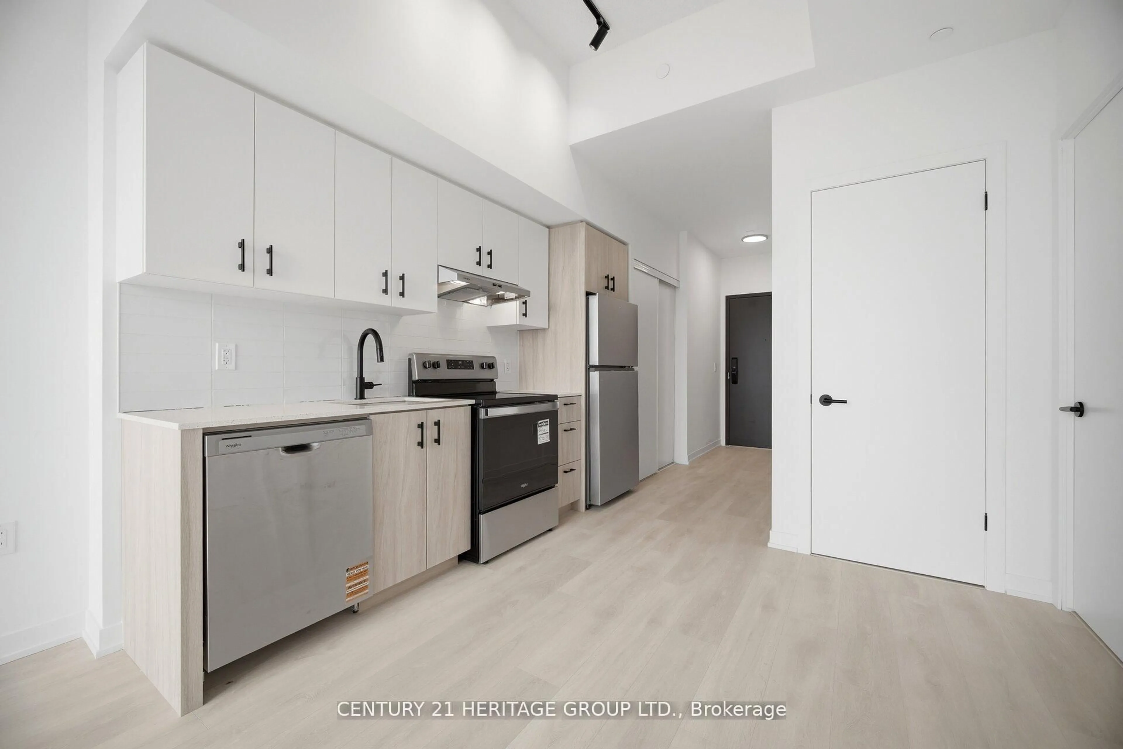 Standard kitchen, unknown for 4878 POWERS COMMON Blvd #C1601, Burlington Ontario L7M 2B4