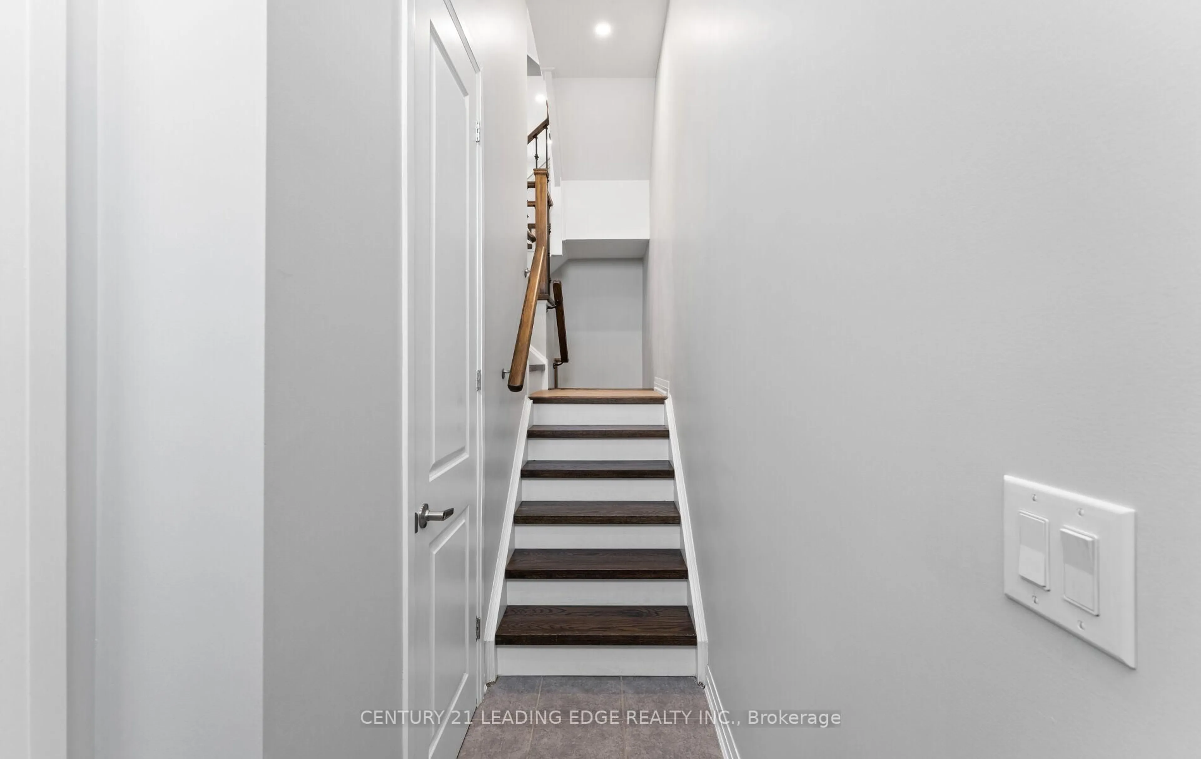 Stairs for 265 Downsview Park Blvd, Toronto Ontario M3K 0B6