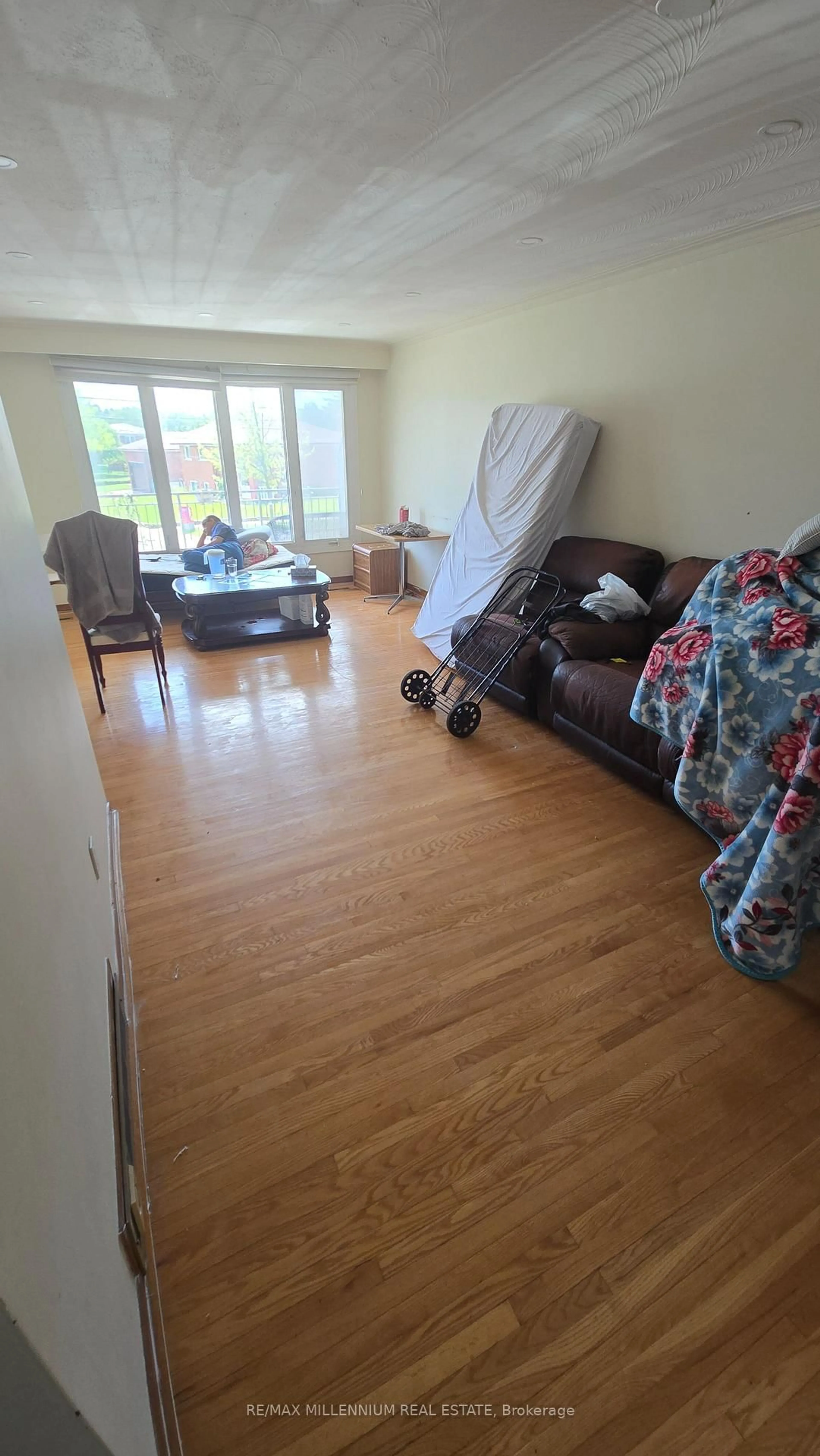 A pic of a room for 130 Ardwick Blvd, Toronto Ontario M9M 1W2
