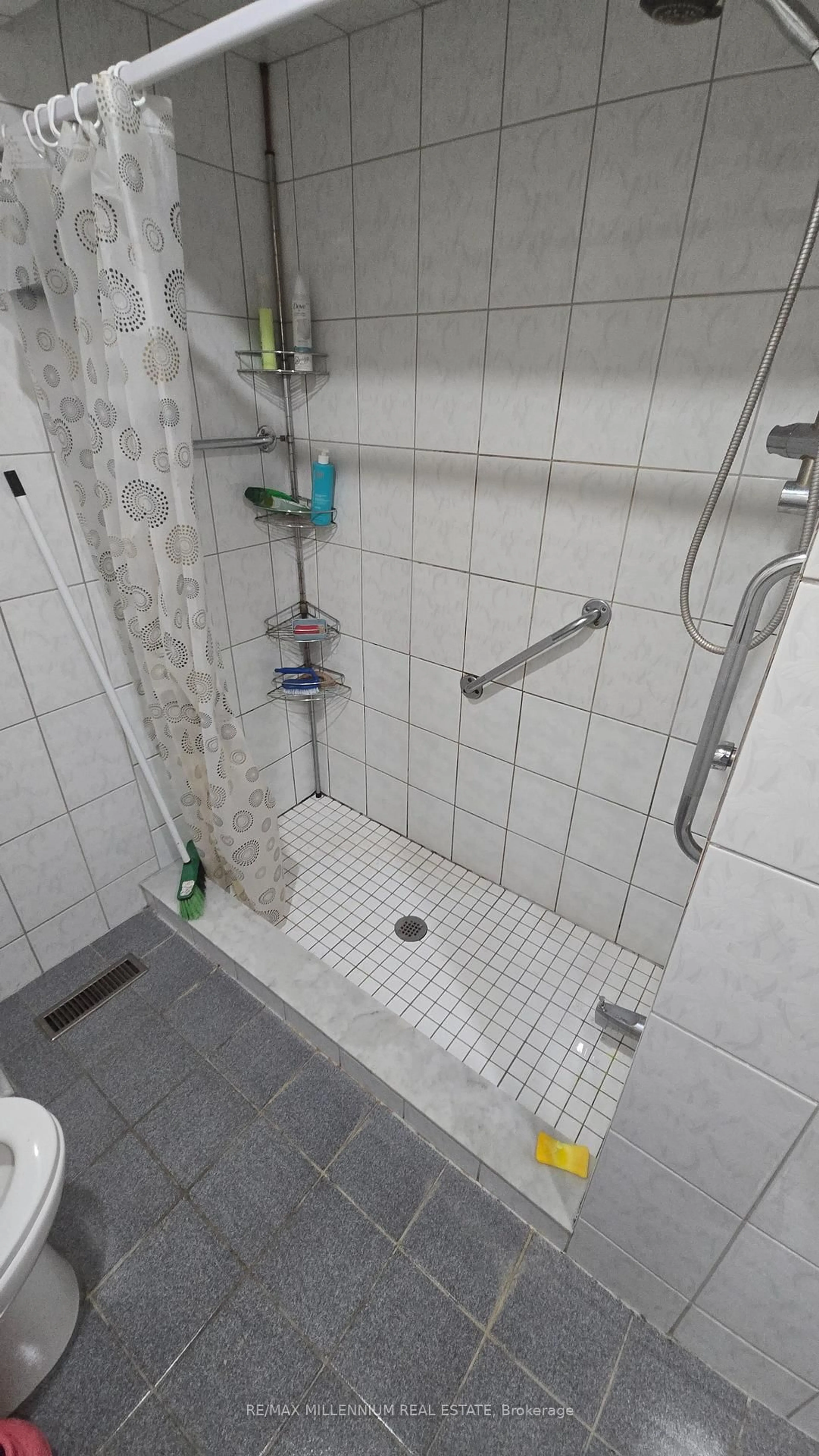 Contemporary bathroom, ceramic/tile floor for 130 Ardwick Blvd, Toronto Ontario M9M 1W2