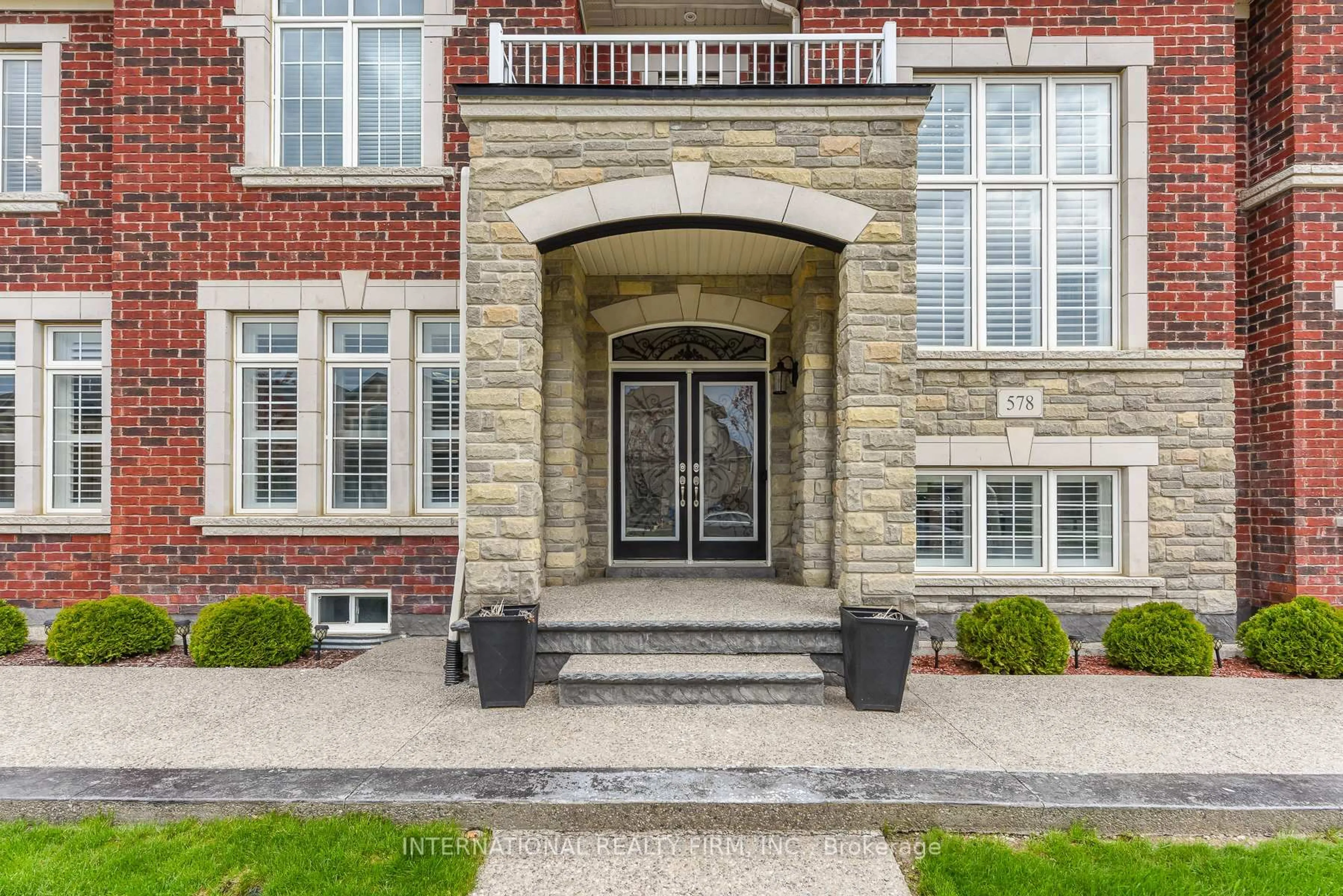 Home with brick exterior material, street for 578 Dougall Ave, Caledon Ontario L7C 3Z4