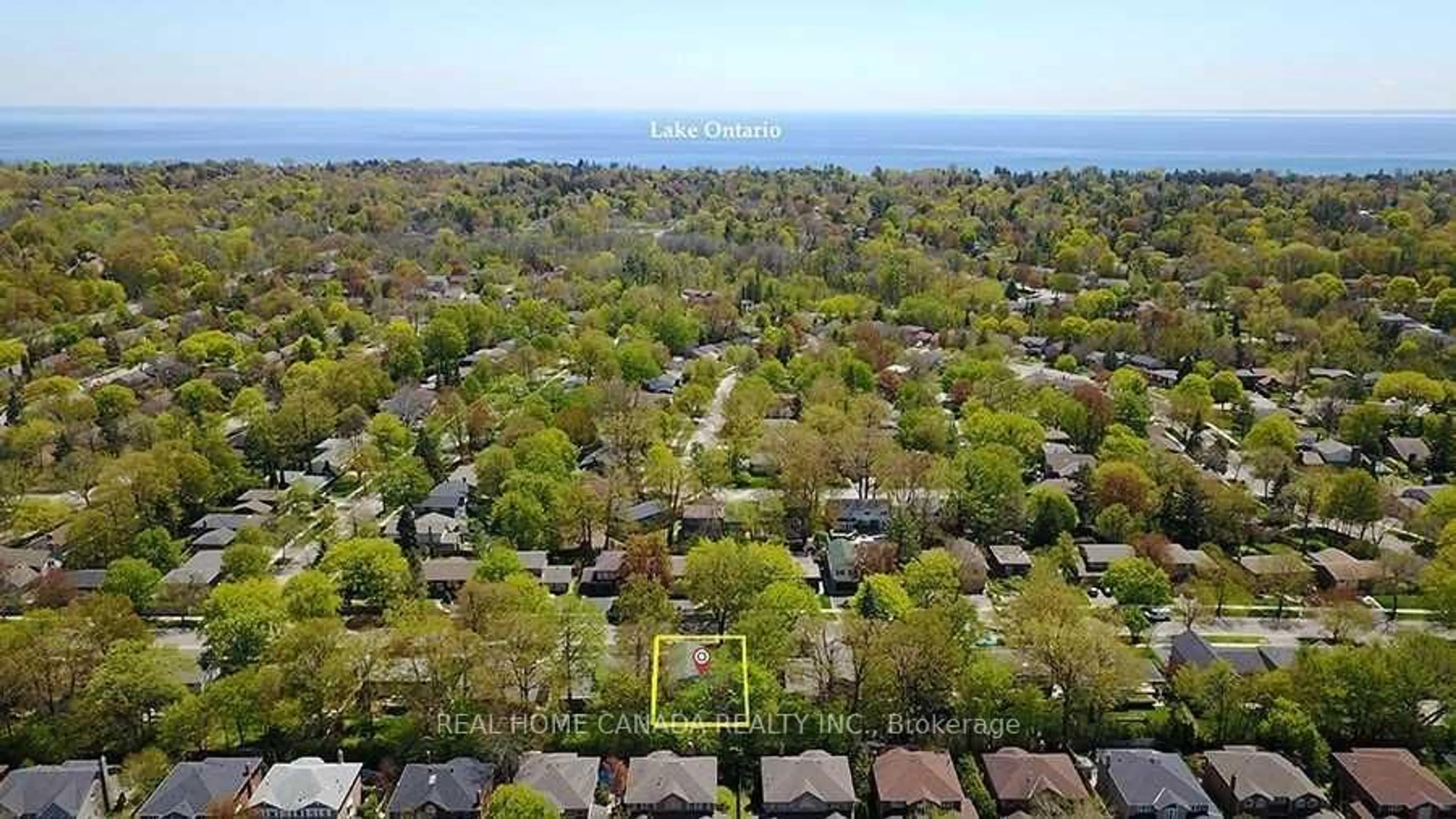 A pic from outside/outdoor area/front of a property/back of a property/a pic from drone, water/lake/river/ocean view for 2197 Dunedin Rd, Oakville Ontario L6J 5V2
