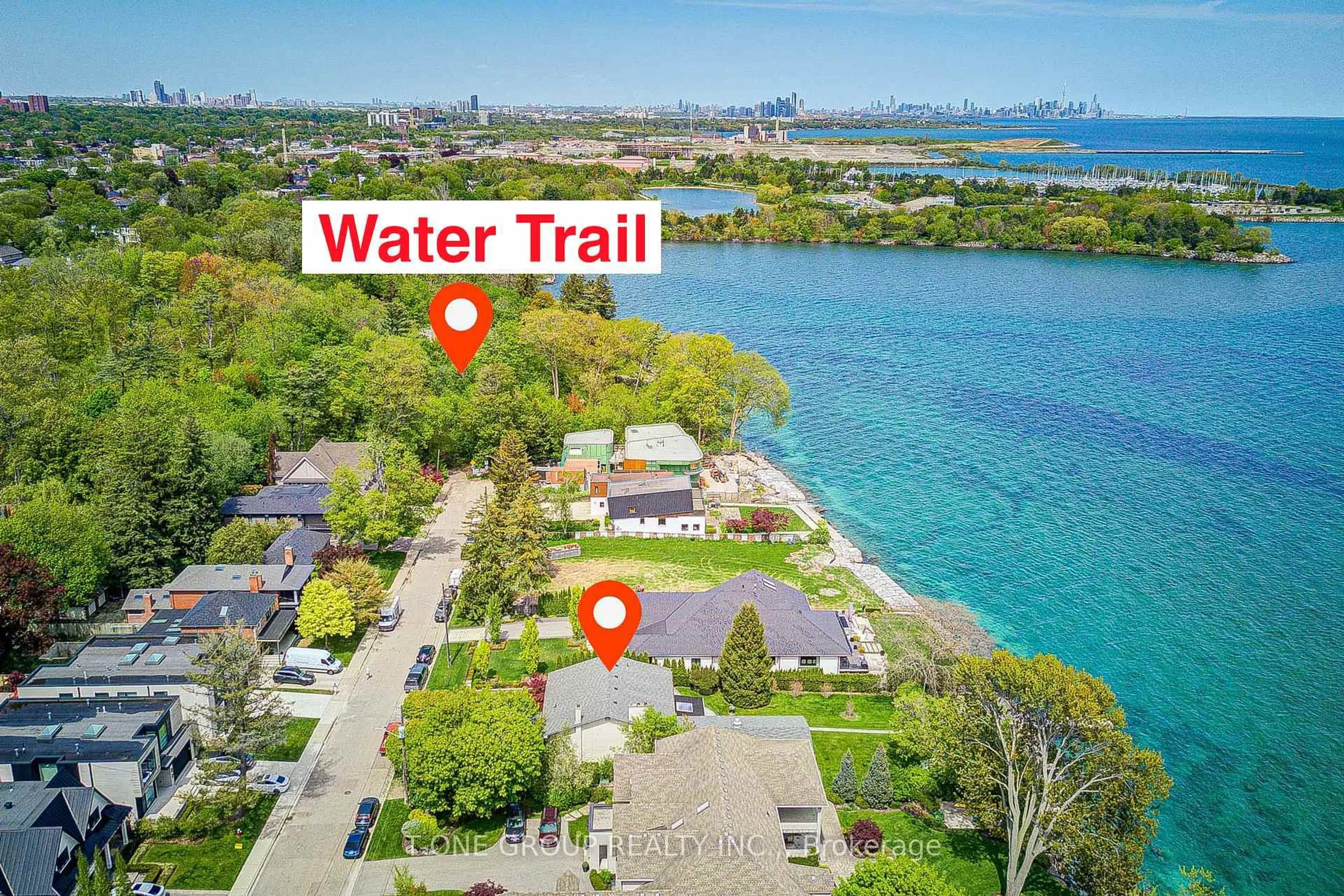 A pic from outside/outdoor area/front of a property/back of a property/a pic from drone, water/lake/river/ocean view for 120 Cumberland Dr, Mississauga Ontario L5G 3M8