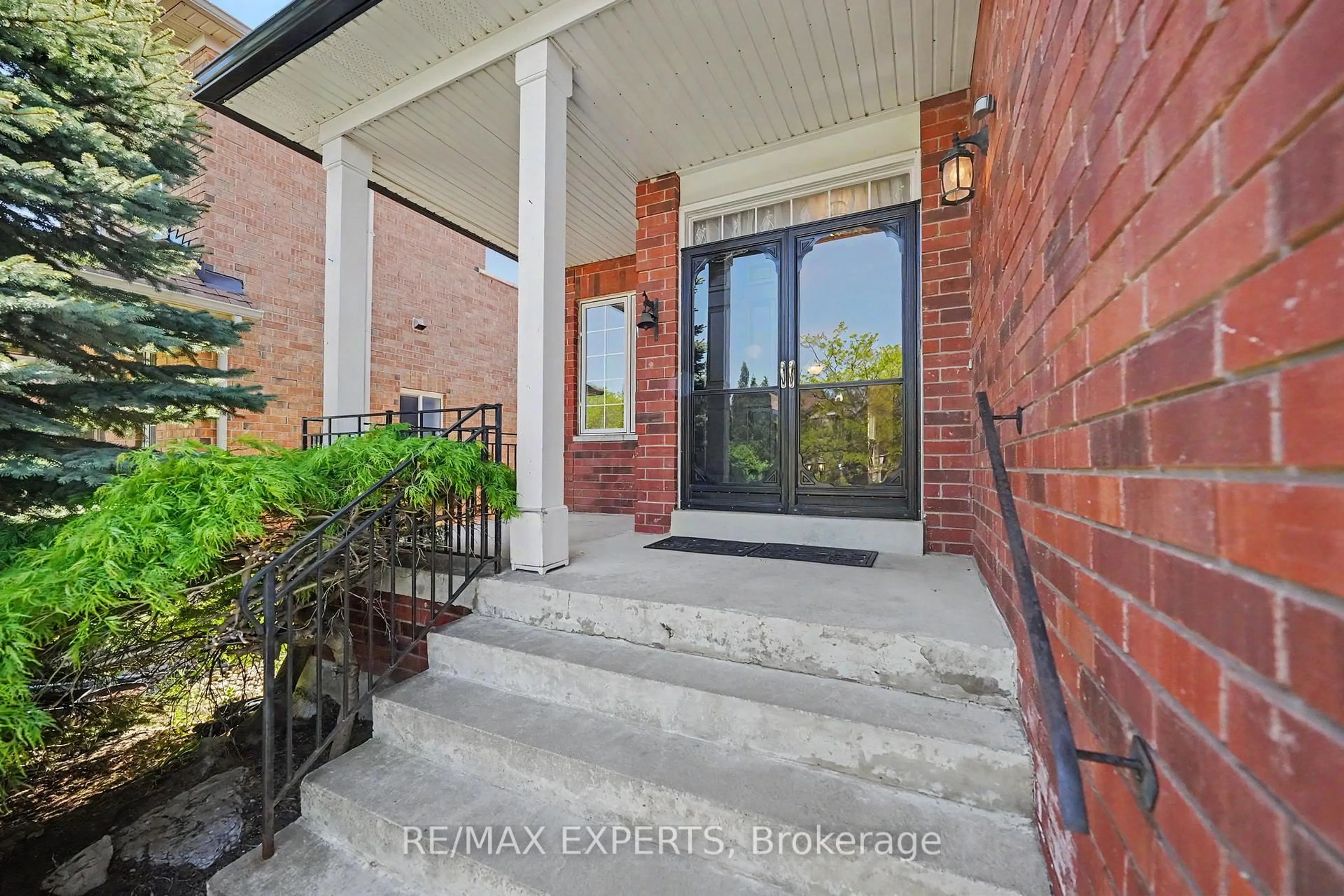 Indoor entryway for 115 Harvest Moon Dr, Caledon Ontario L7E 2K7