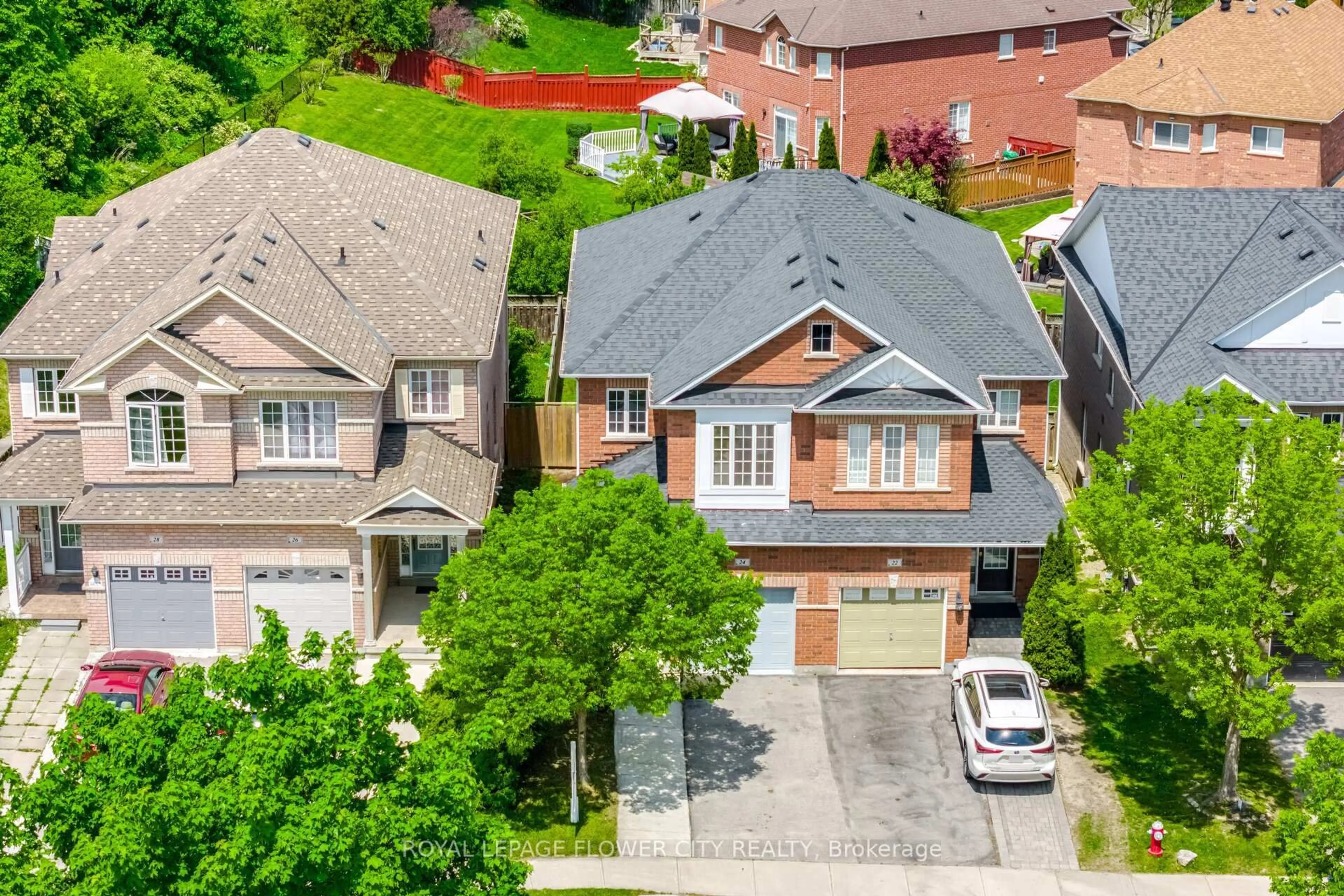 A pic from outside/outdoor area/front of a property/back of a property/a pic from drone, street for 24 Martree Cres, Brampton Ontario L6V 4R3