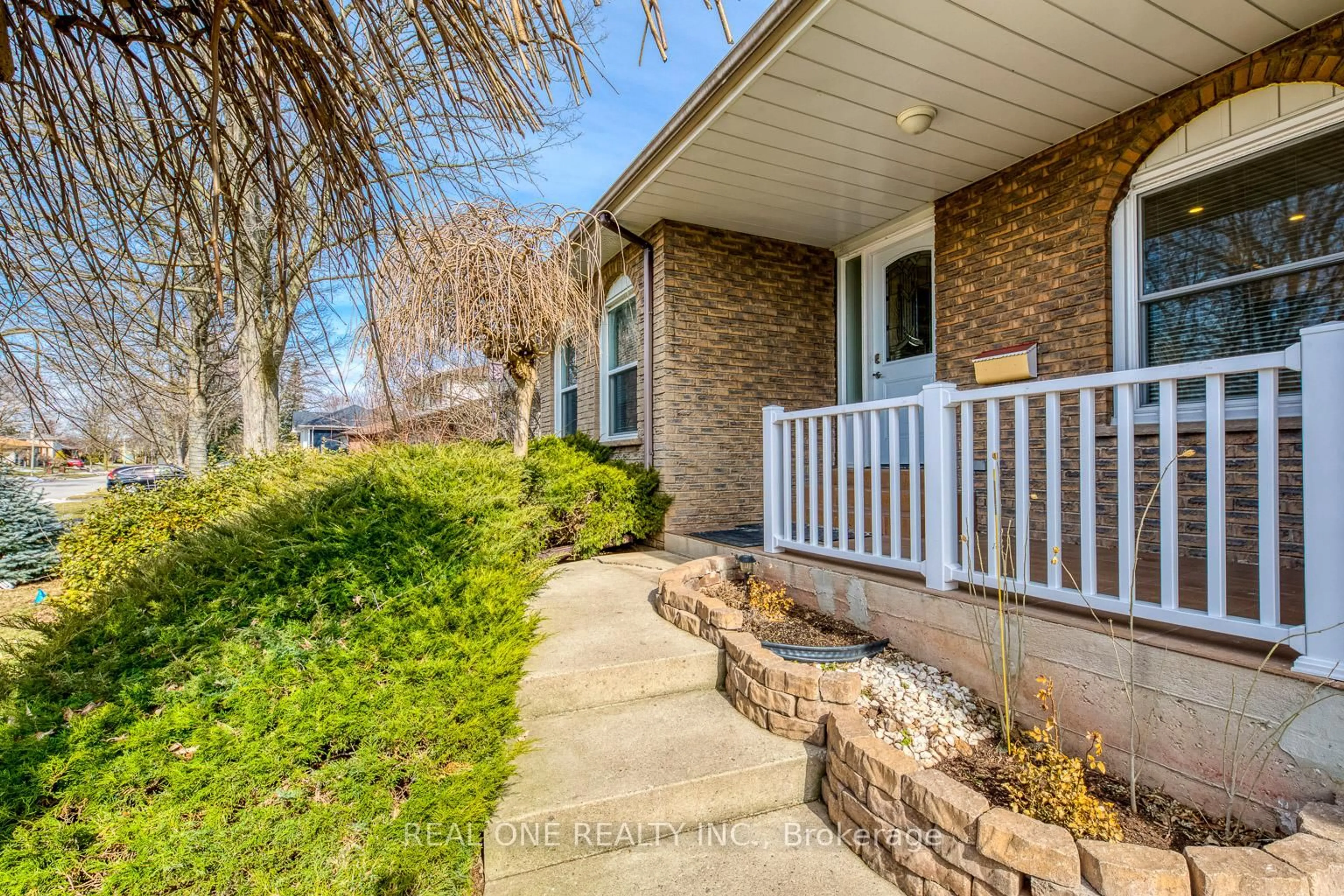 Home with brick exterior material, water/lake/river/ocean view for 533 Tipperton Cres, Oakville Ontario L6L 5E1