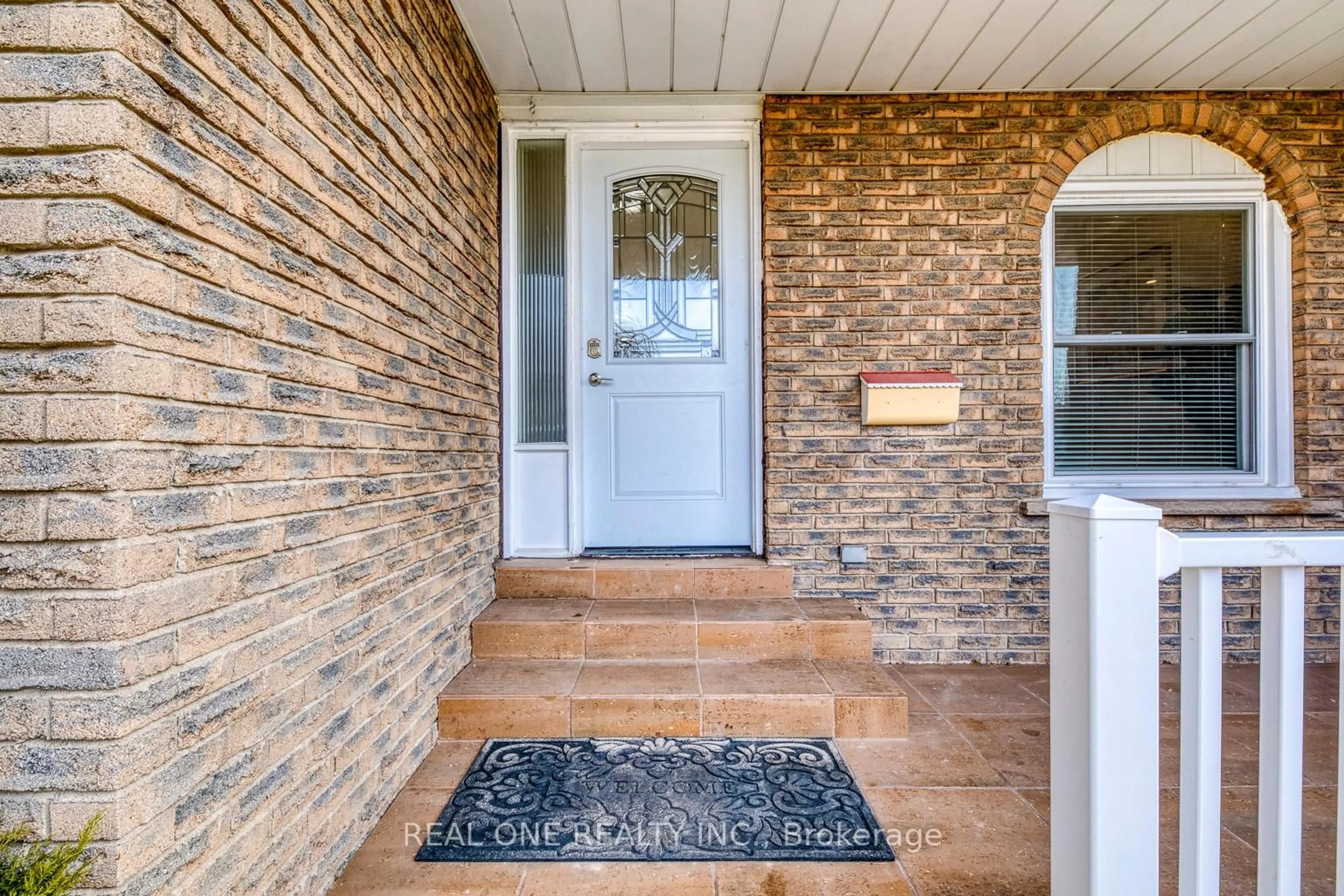 Indoor entryway for 533 Tipperton Cres, Oakville Ontario L6L 5E1