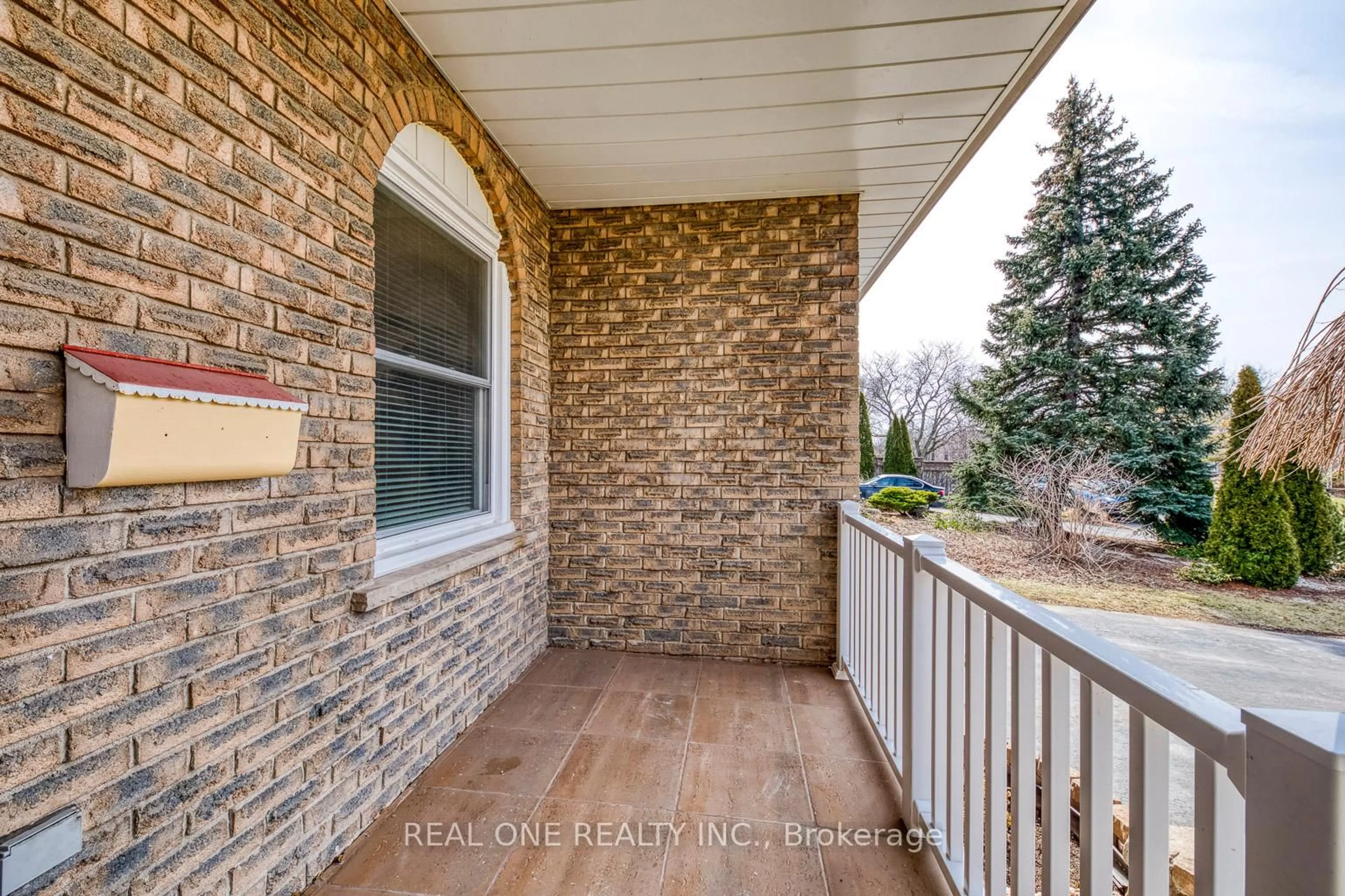 Patio, street for 533 Tipperton Cres, Oakville Ontario L6L 5E1