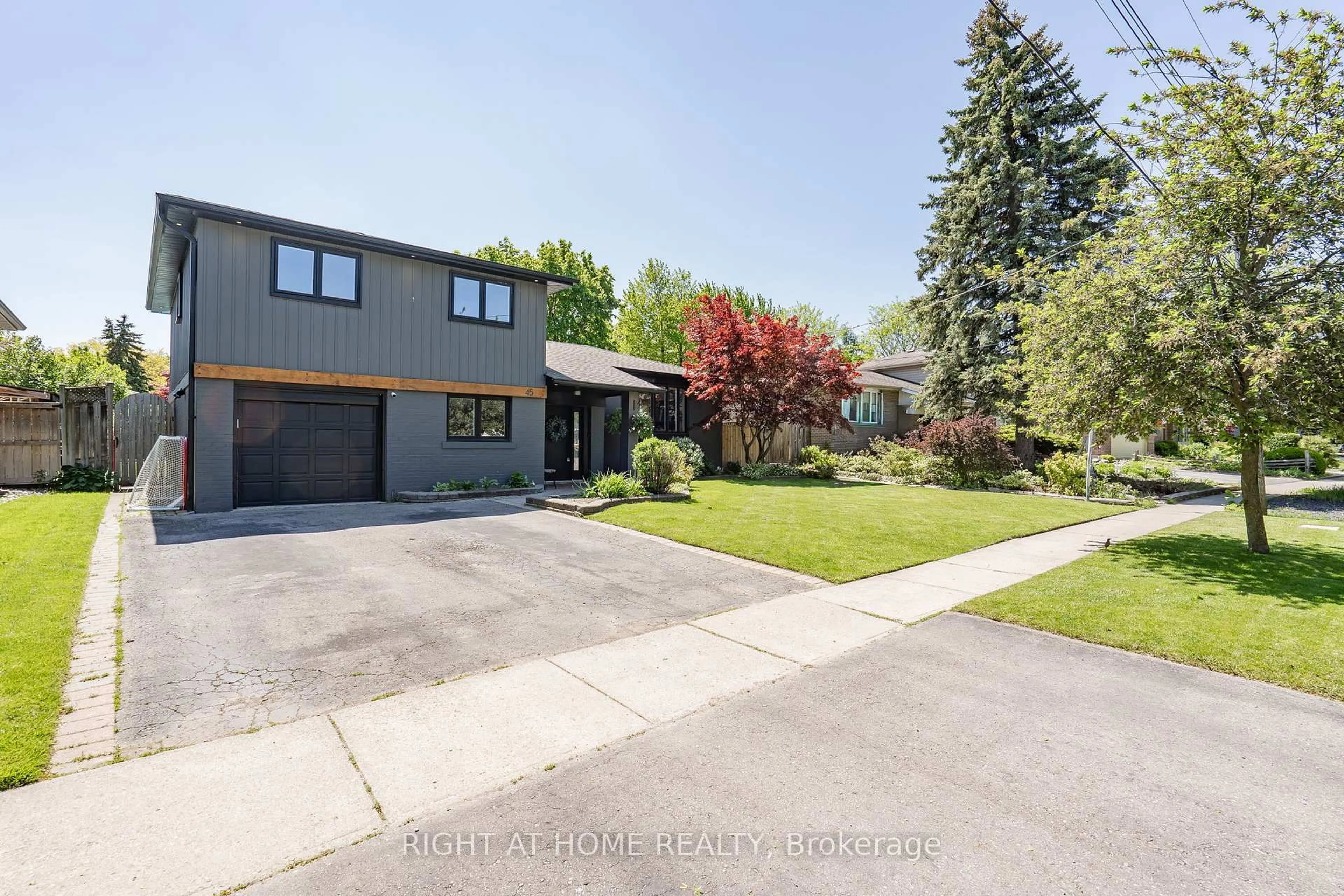 A pic from outside/outdoor area/front of a property/back of a property/a pic from drone, street for 45 Irwin Cres, Halton Hills Ontario L7G 1E7