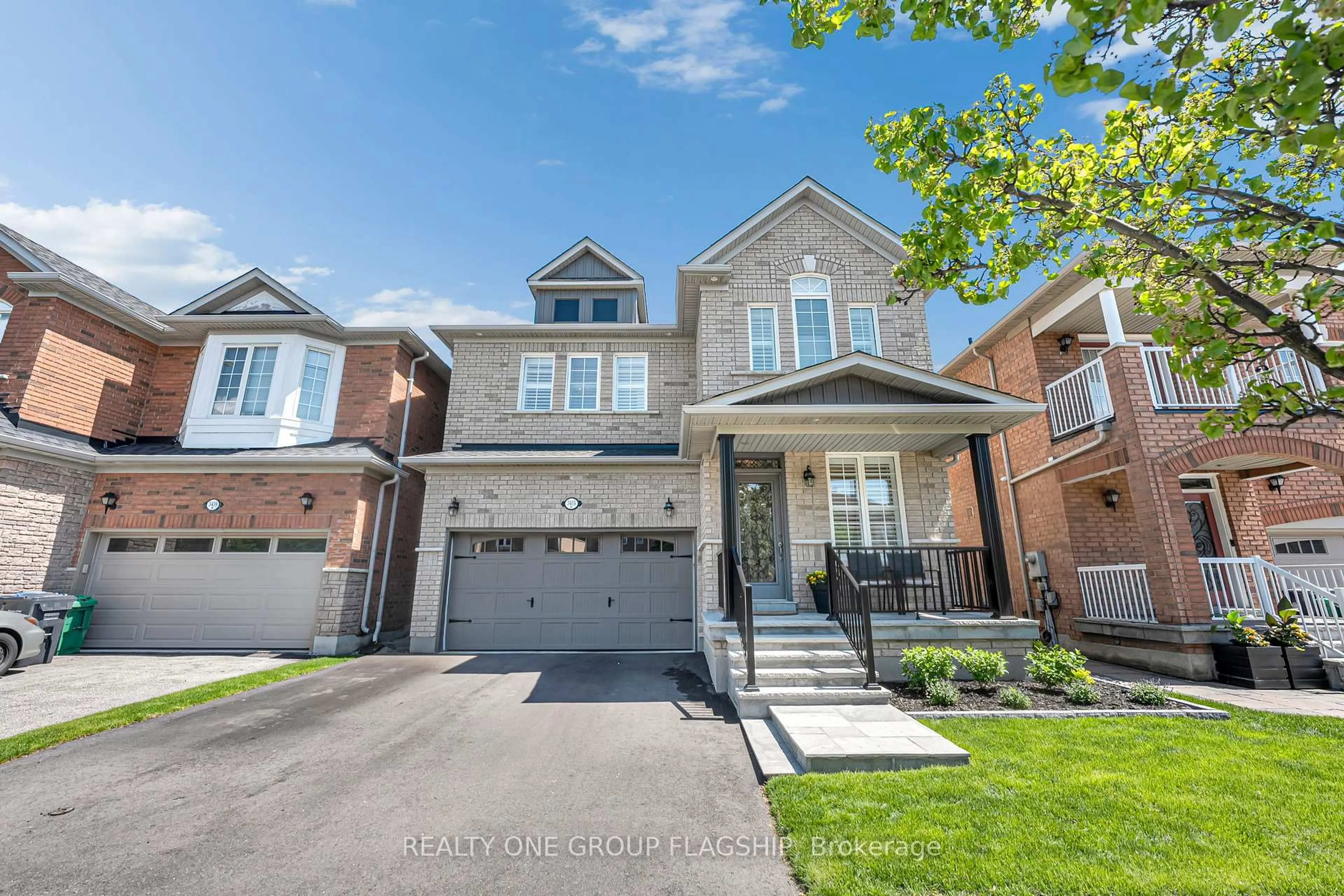 Home with brick exterior material, street for 3435 Jorie Cres, Mississauga Ontario L5M 7G6