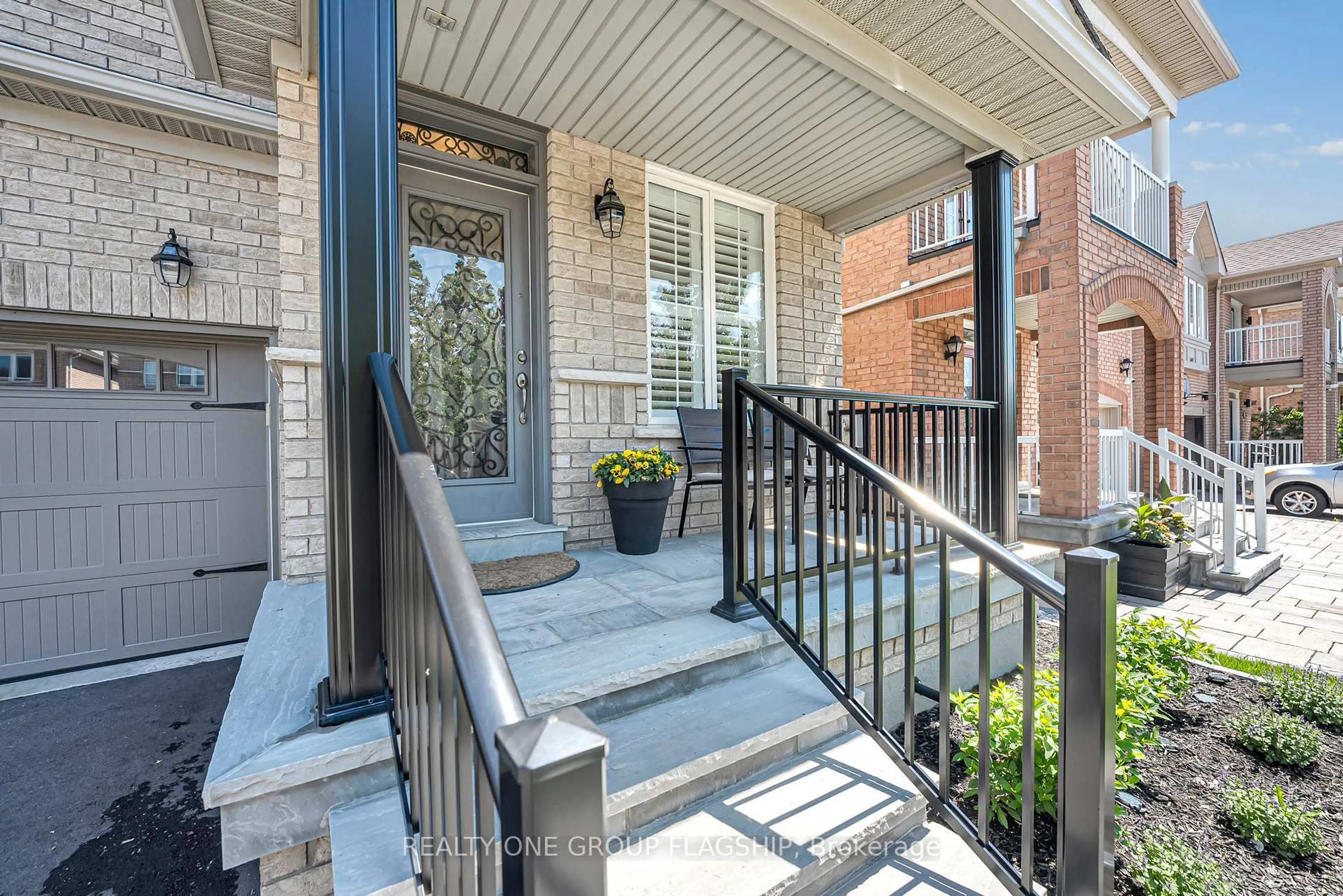 Indoor entryway for 3435 Jorie Cres, Mississauga Ontario L5M 7G6