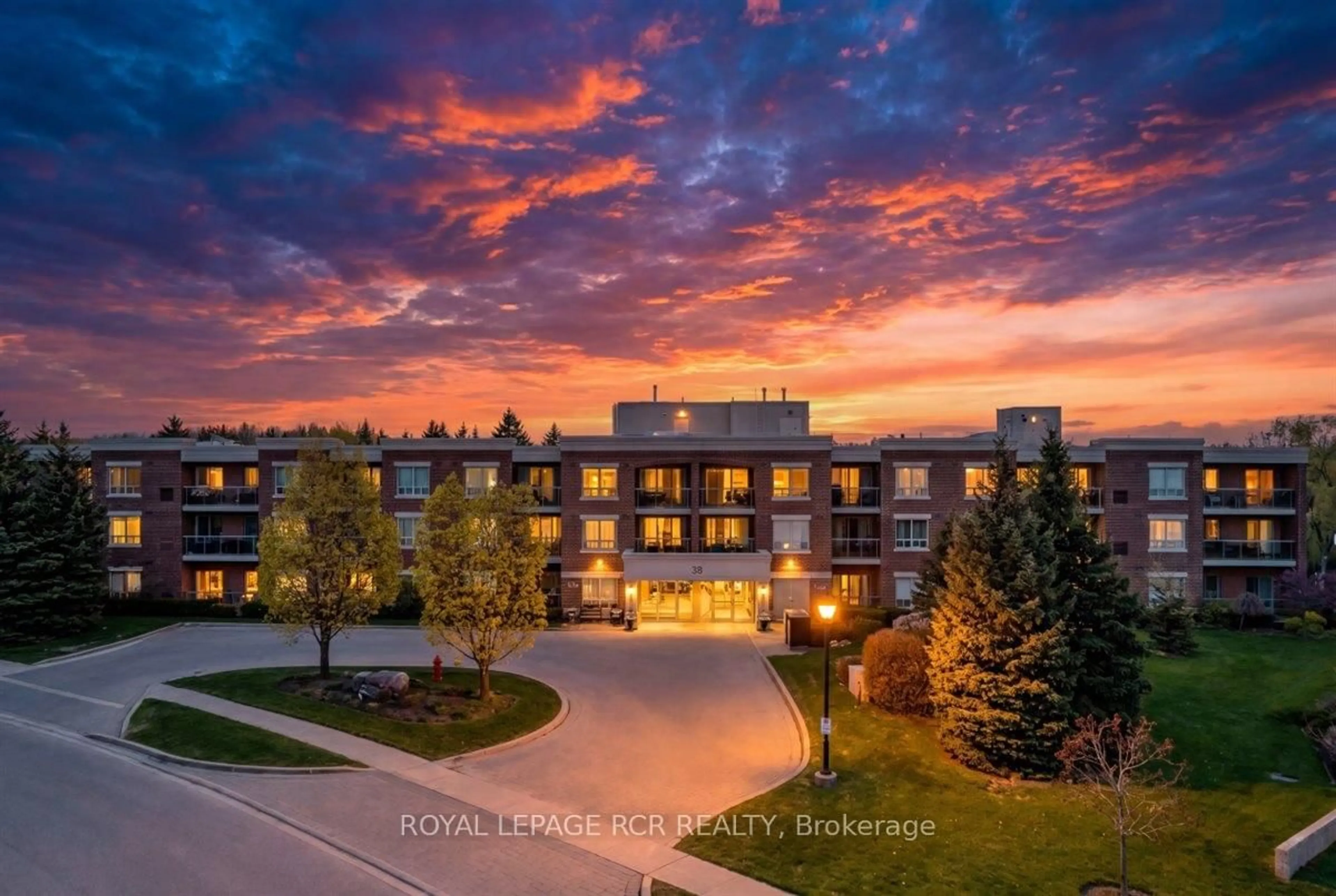 A pic from outside/outdoor area/front of a property/back of a property/a pic from drone, mountain view for 35 Via Rosedale Way #113, Brampton Ontario L6R 3J9