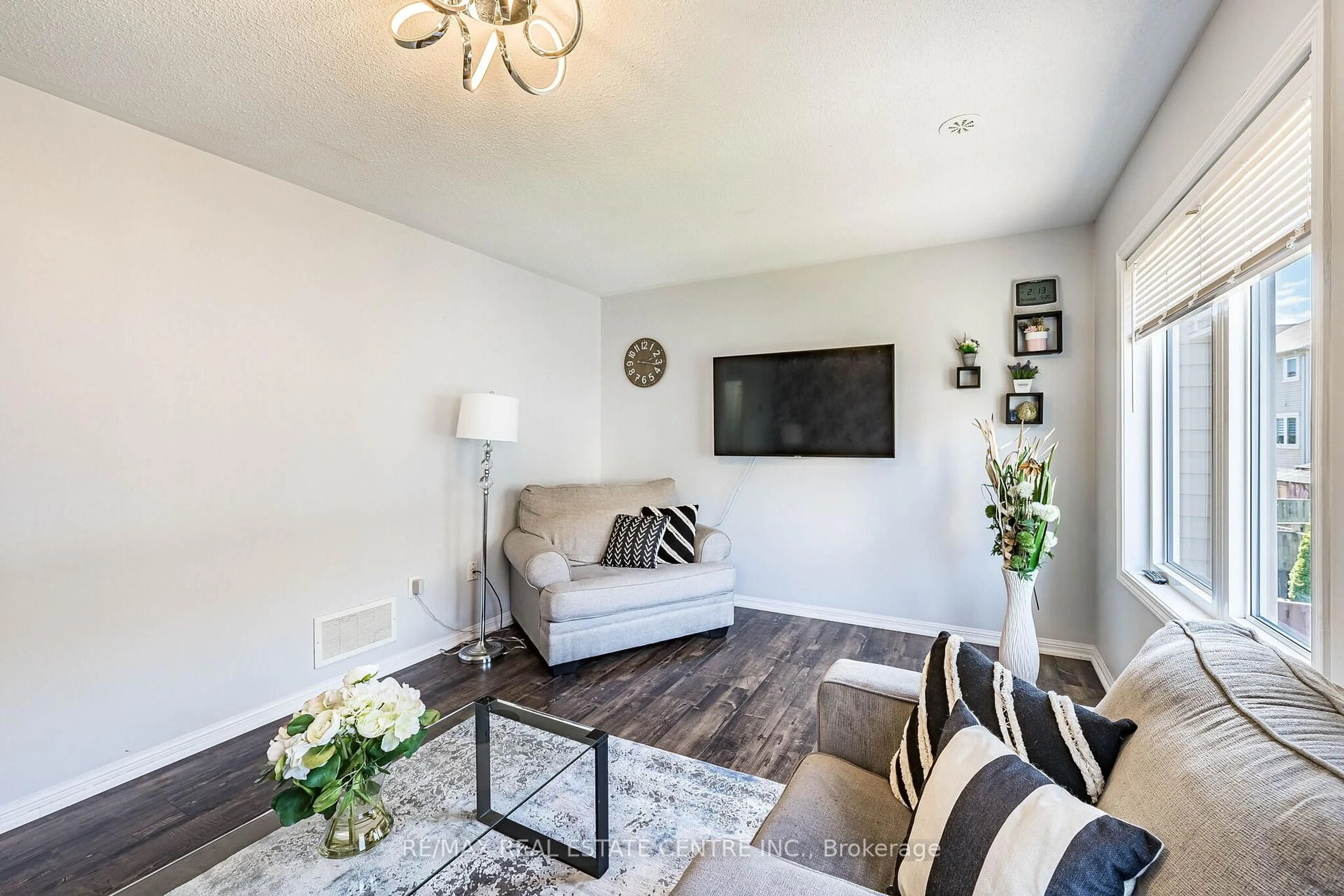 Living room with furniture, wood/laminate floor for 28 Lathbury St, Brampton Ontario L7A 0R5