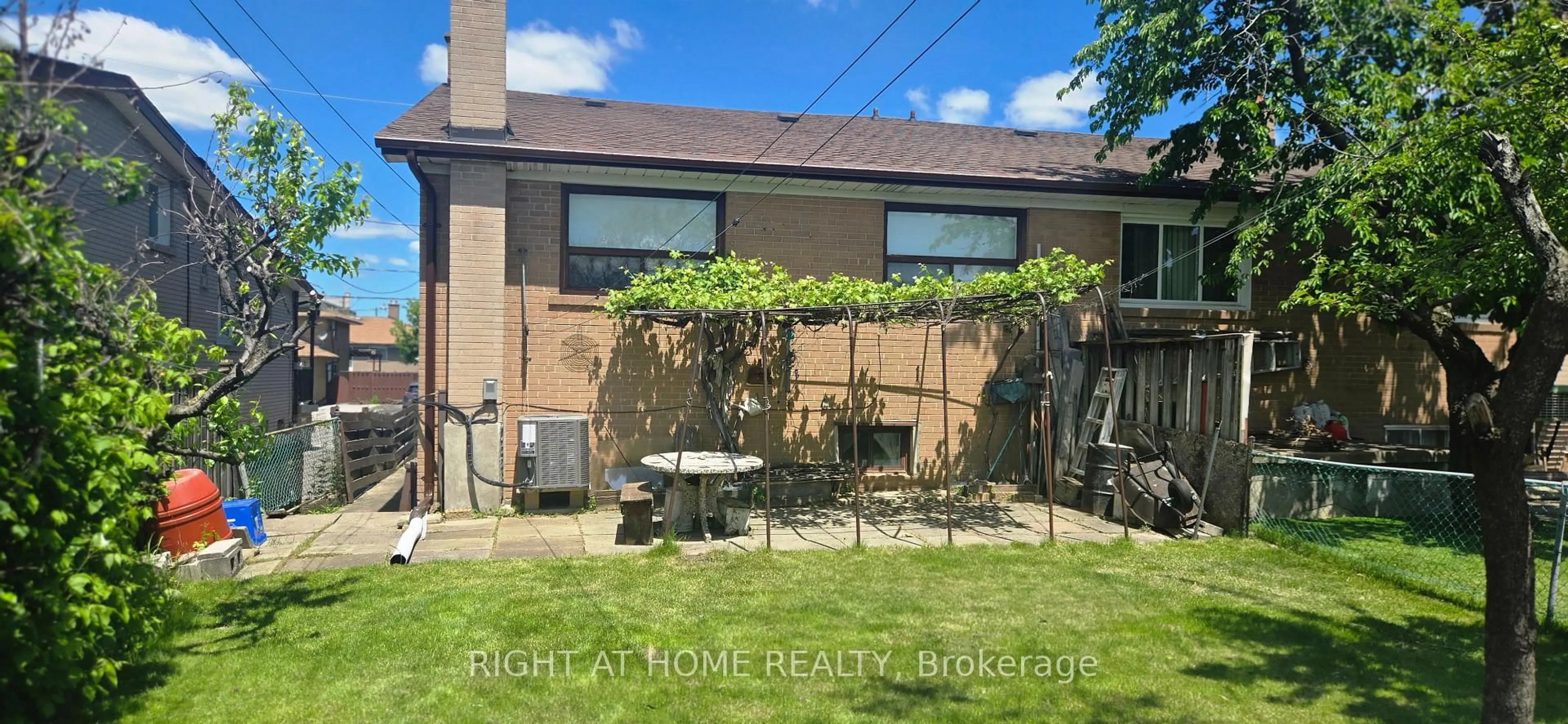 Patio, street for 7 Daystrom Dr, Toronto Ontario M9M 2A8