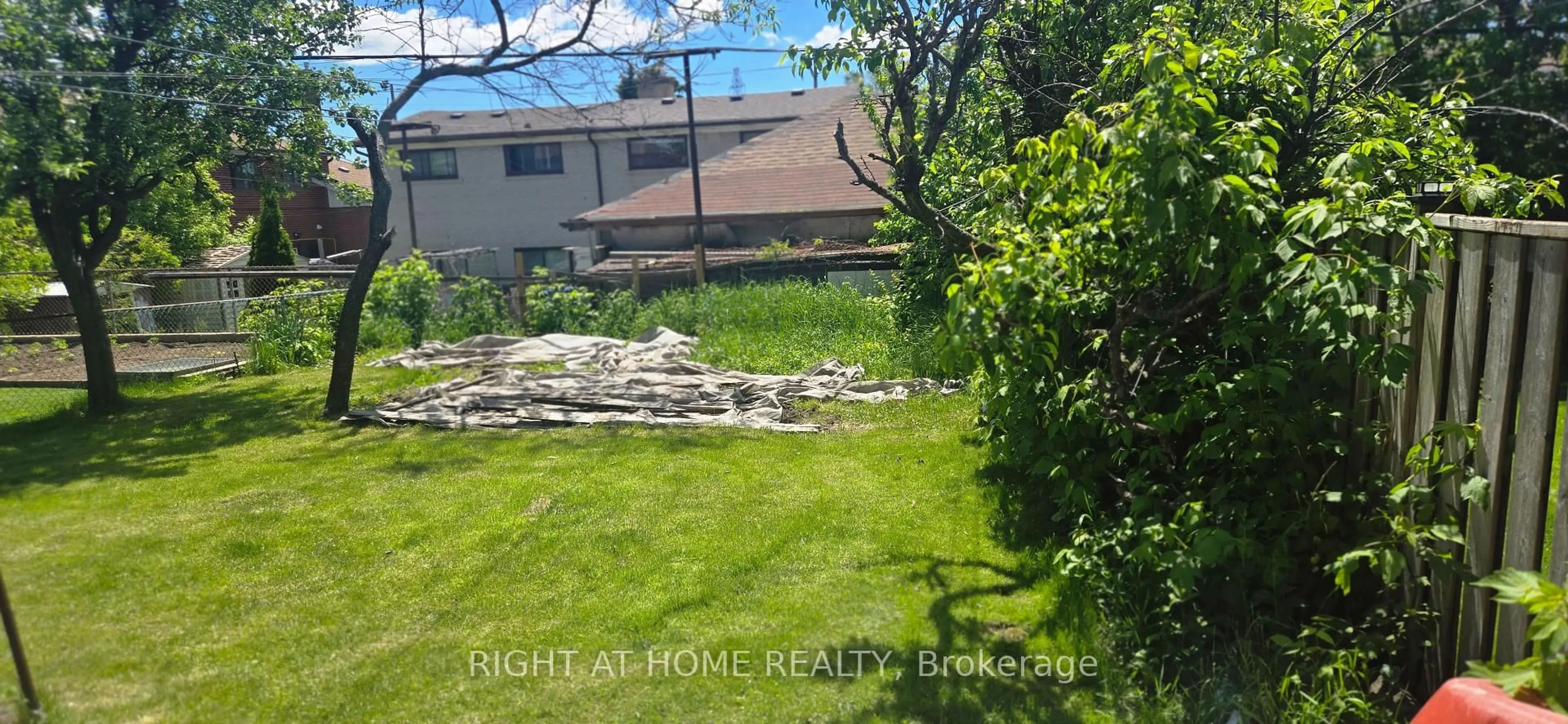 A pic from outside/outdoor area/front of a property/back of a property/a pic from drone, water/lake/river/ocean view for 7 Daystrom Dr, Toronto Ontario M9M 2A8