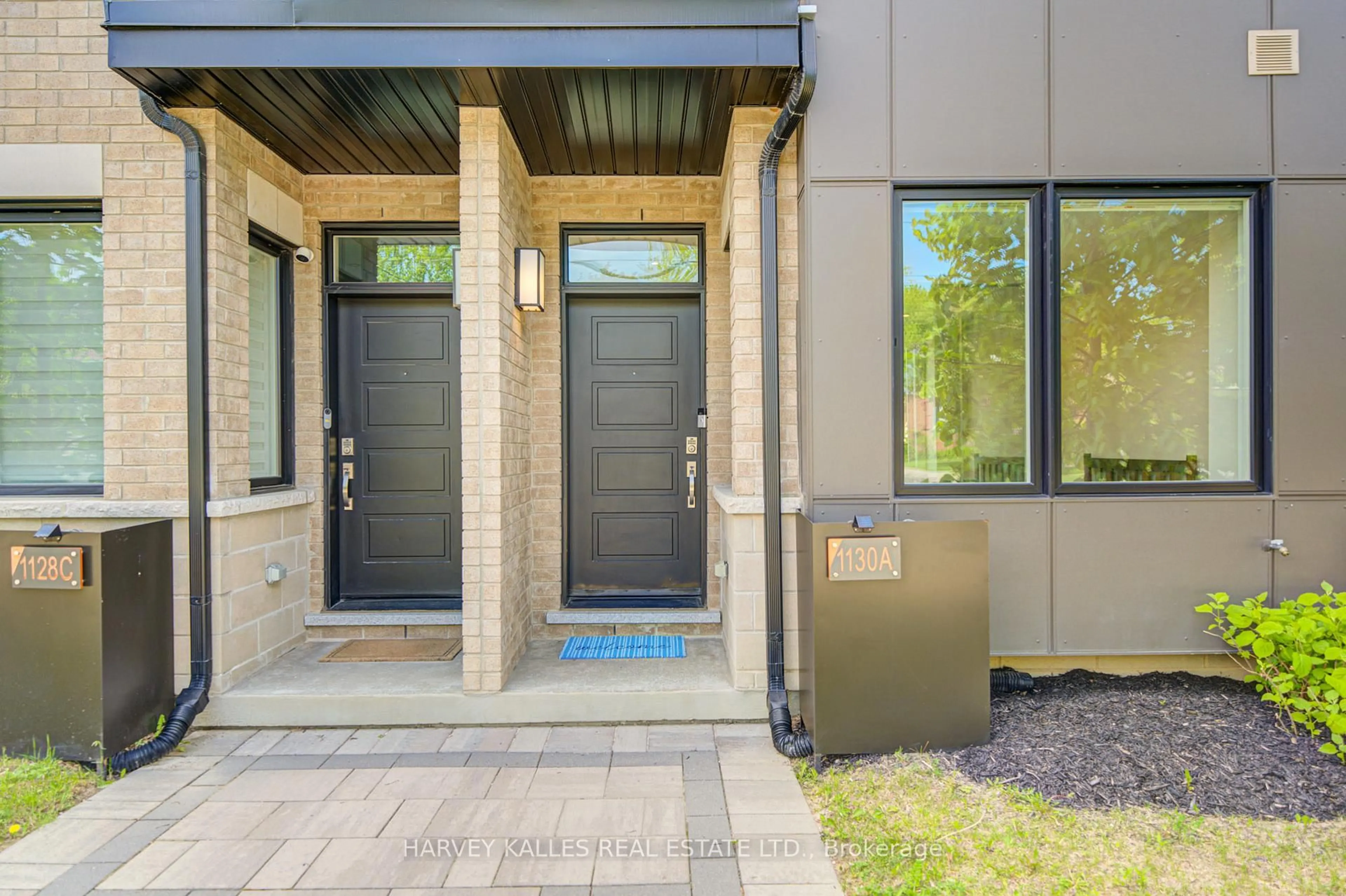 Indoor entryway for 1130A Islington Ave, Toronto Ontario M8Z 0G6