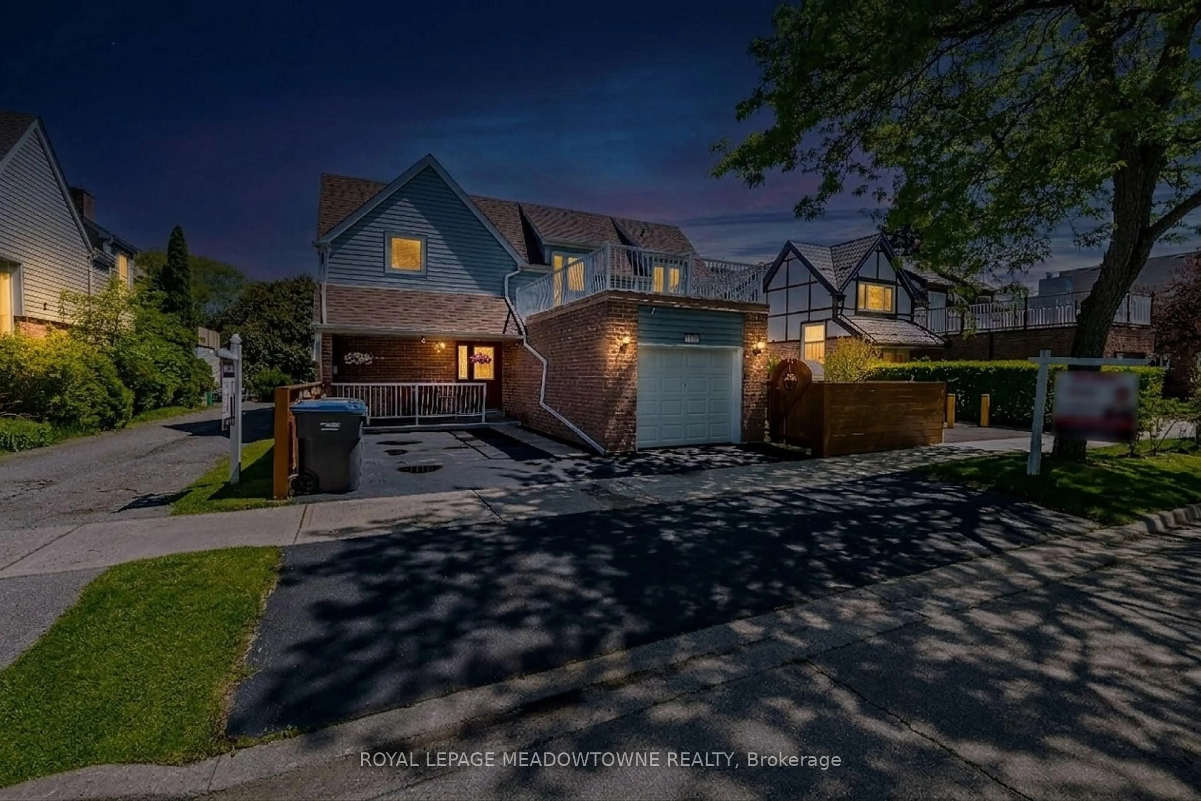 A pic from outside/outdoor area/front of a property/back of a property/a pic from drone, street for 1157 Kos Blvd, Mississauga Ontario L5J 4L3