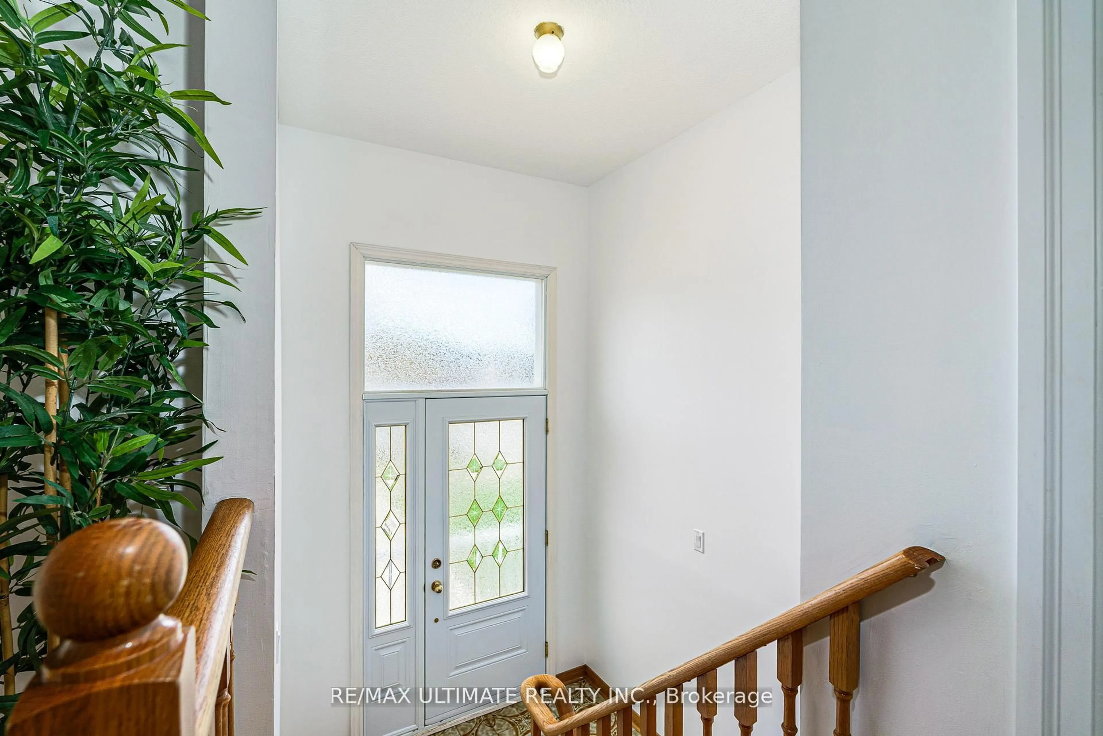 Indoor entryway for 196 Meadows Blvd, Mississauga Ontario L4Z 1J9