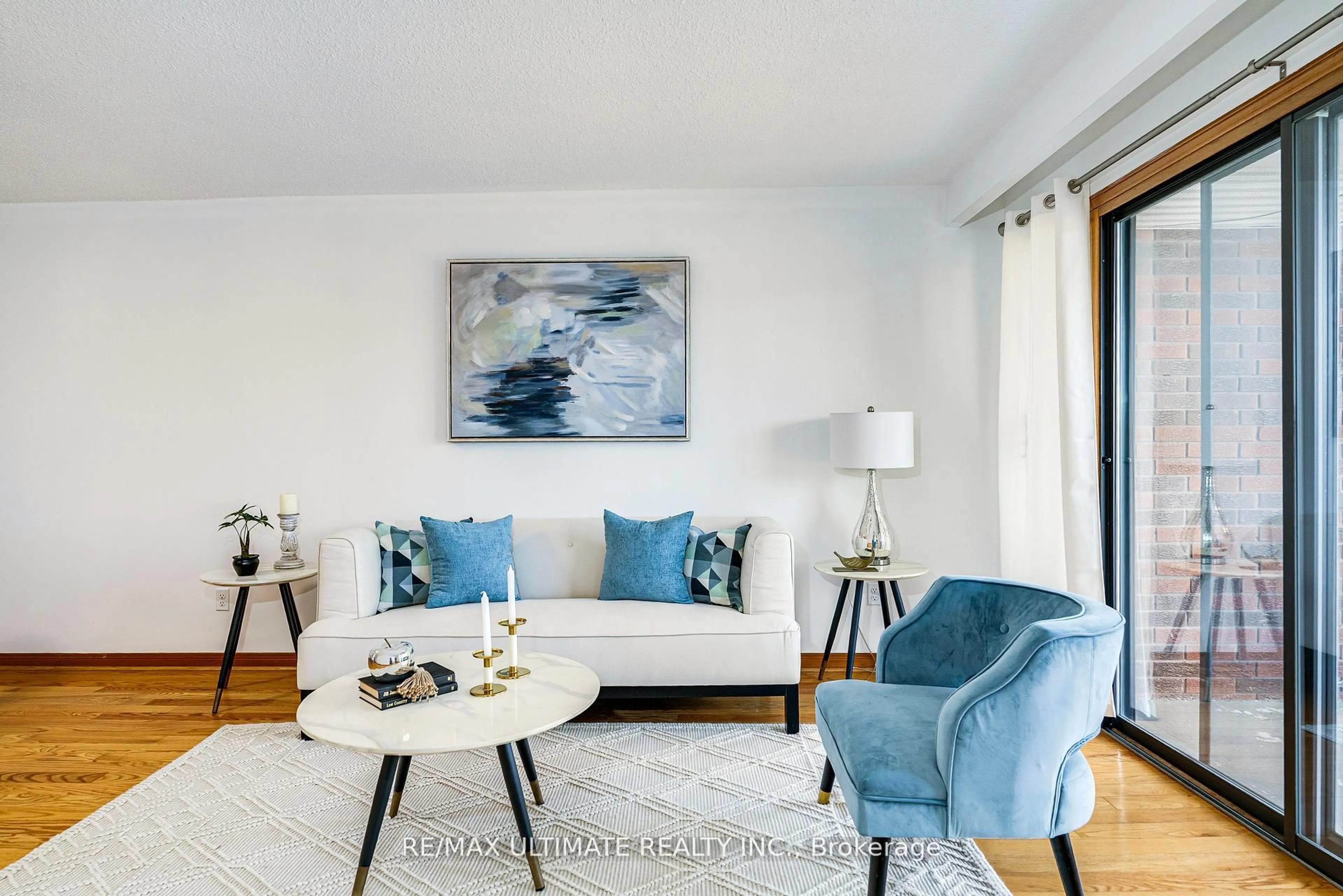 Living room with furniture, unknown for 196 Meadows Blvd, Mississauga Ontario L4Z 1J9
