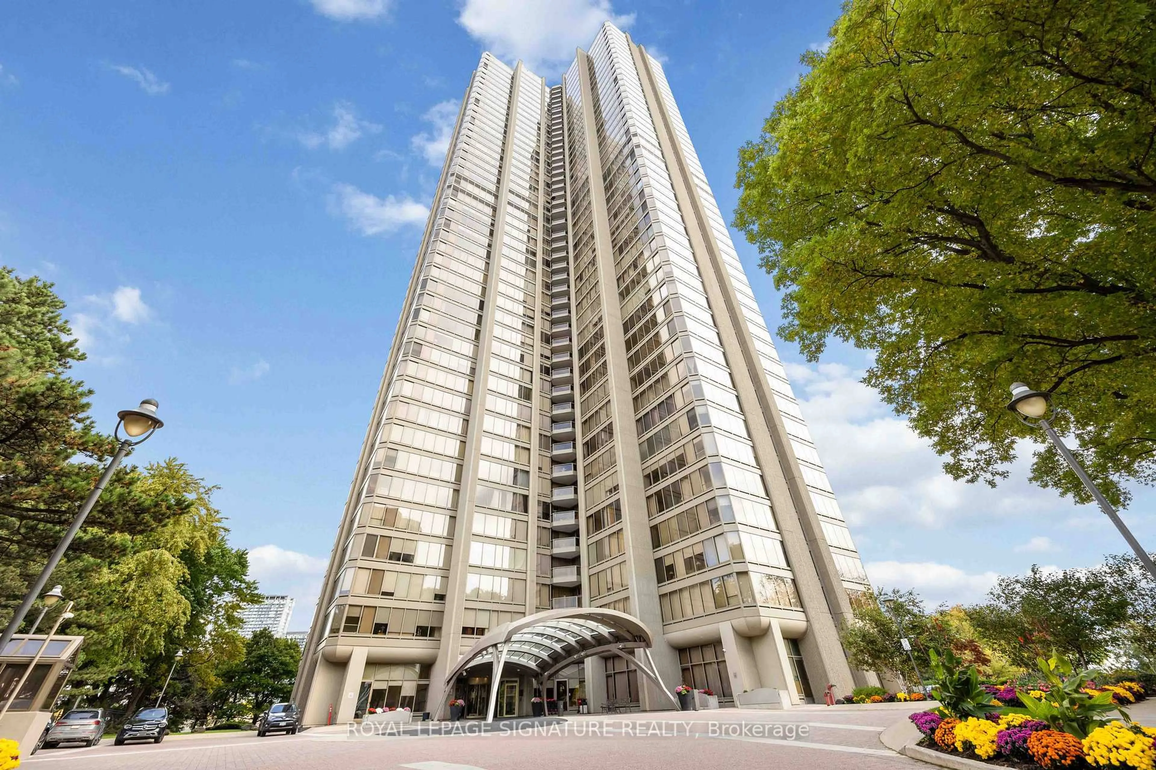 Indoor foyer for 2045 Lake Shore Blvd #2904, Toronto Ontario M8V 2Z6