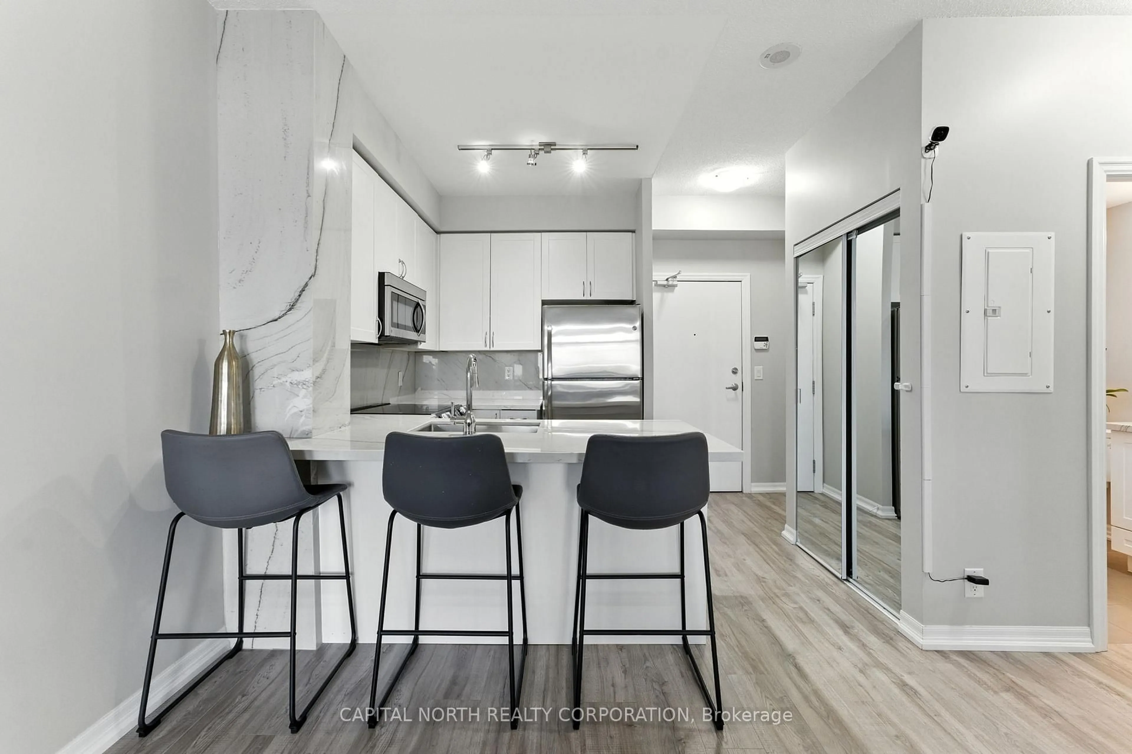 Open concept kitchen, unknown for 1940 Ironstone Dr #213, Burlington Ontario L7L 0G5