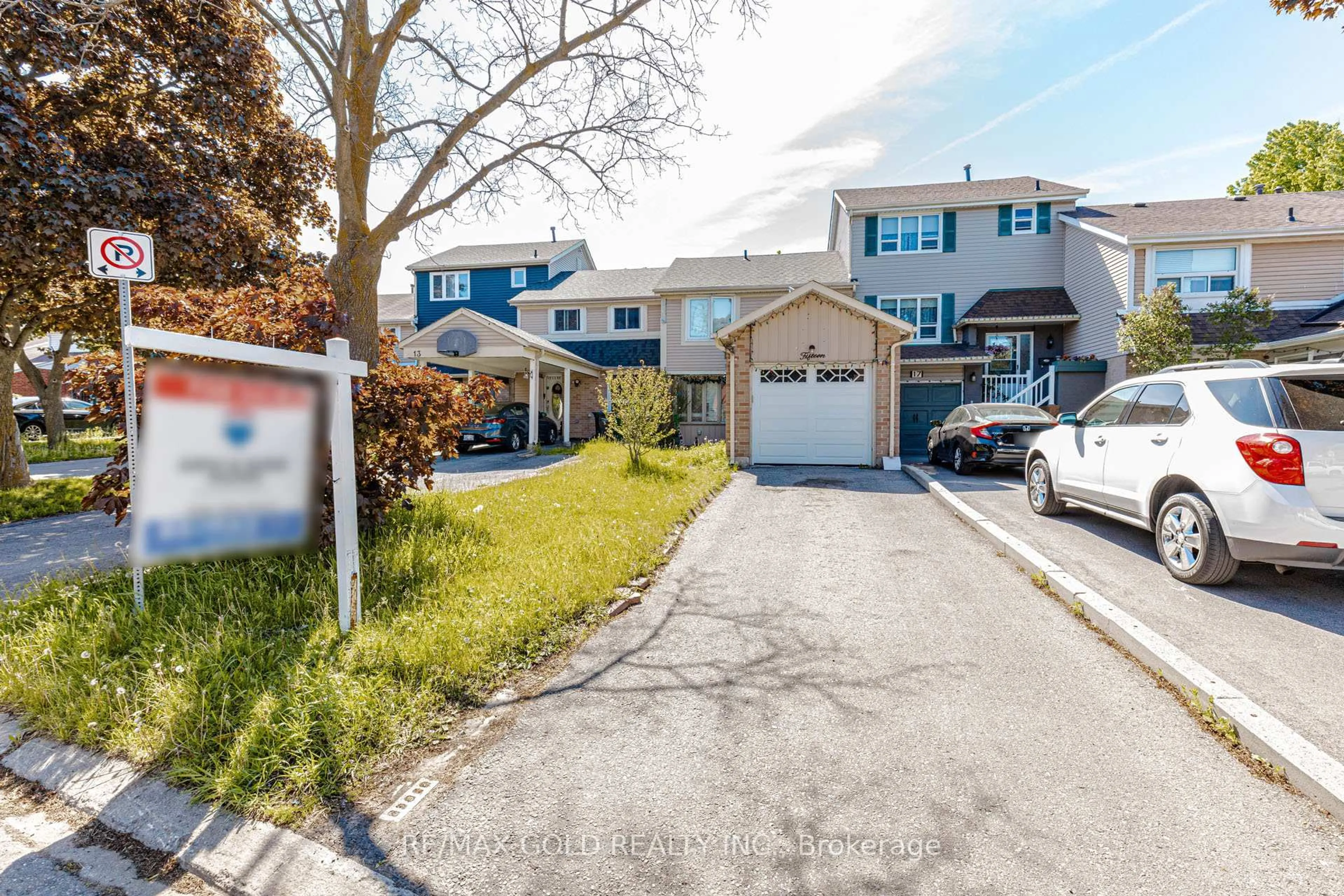 Unknown for 15 Courtleigh Sq, Brampton Ontario L6Z 1J2