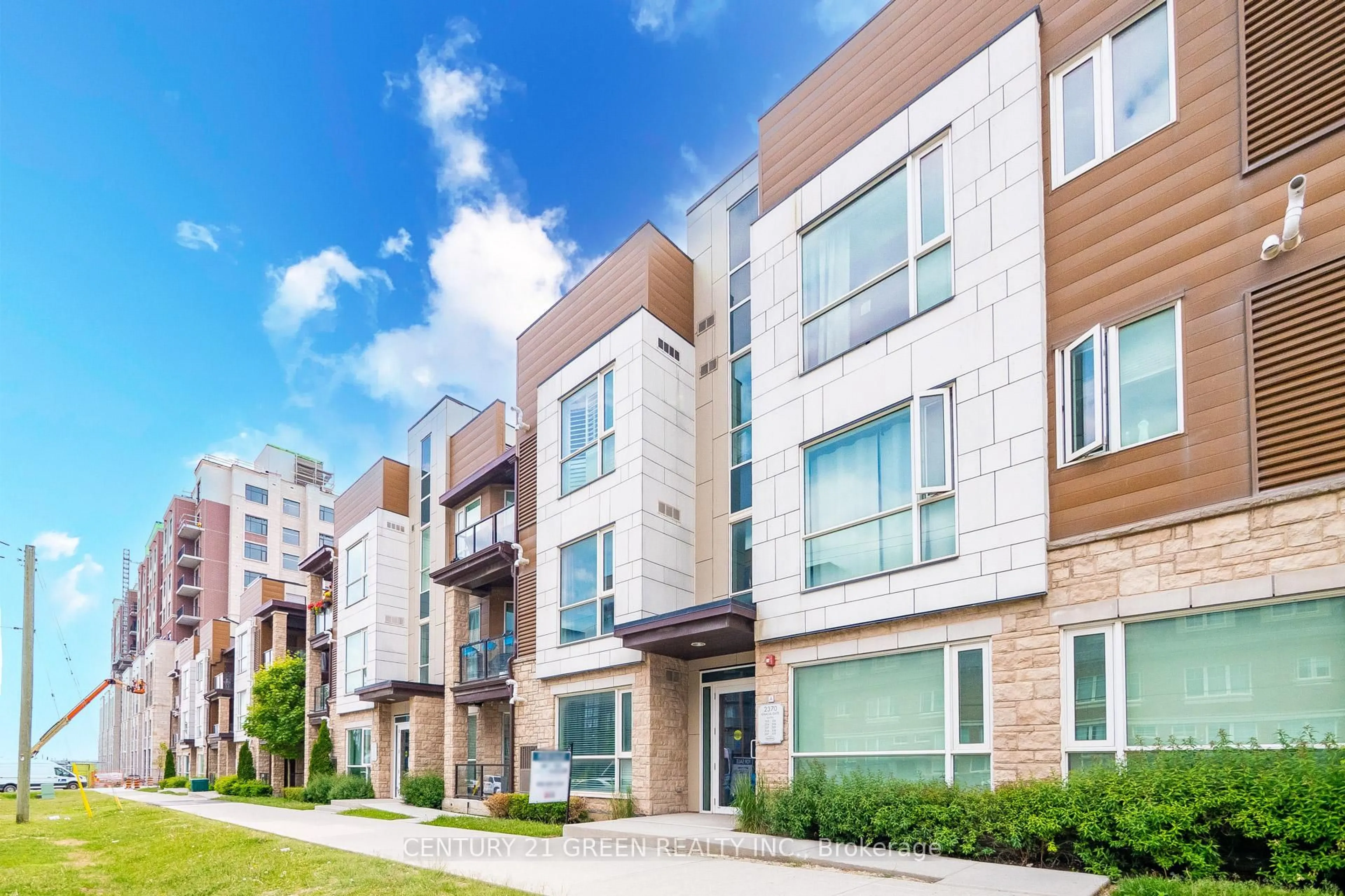 Home with brick exterior material, street for 2370 Khalsa Gate #306, Oakville Ontario L6M 1P5