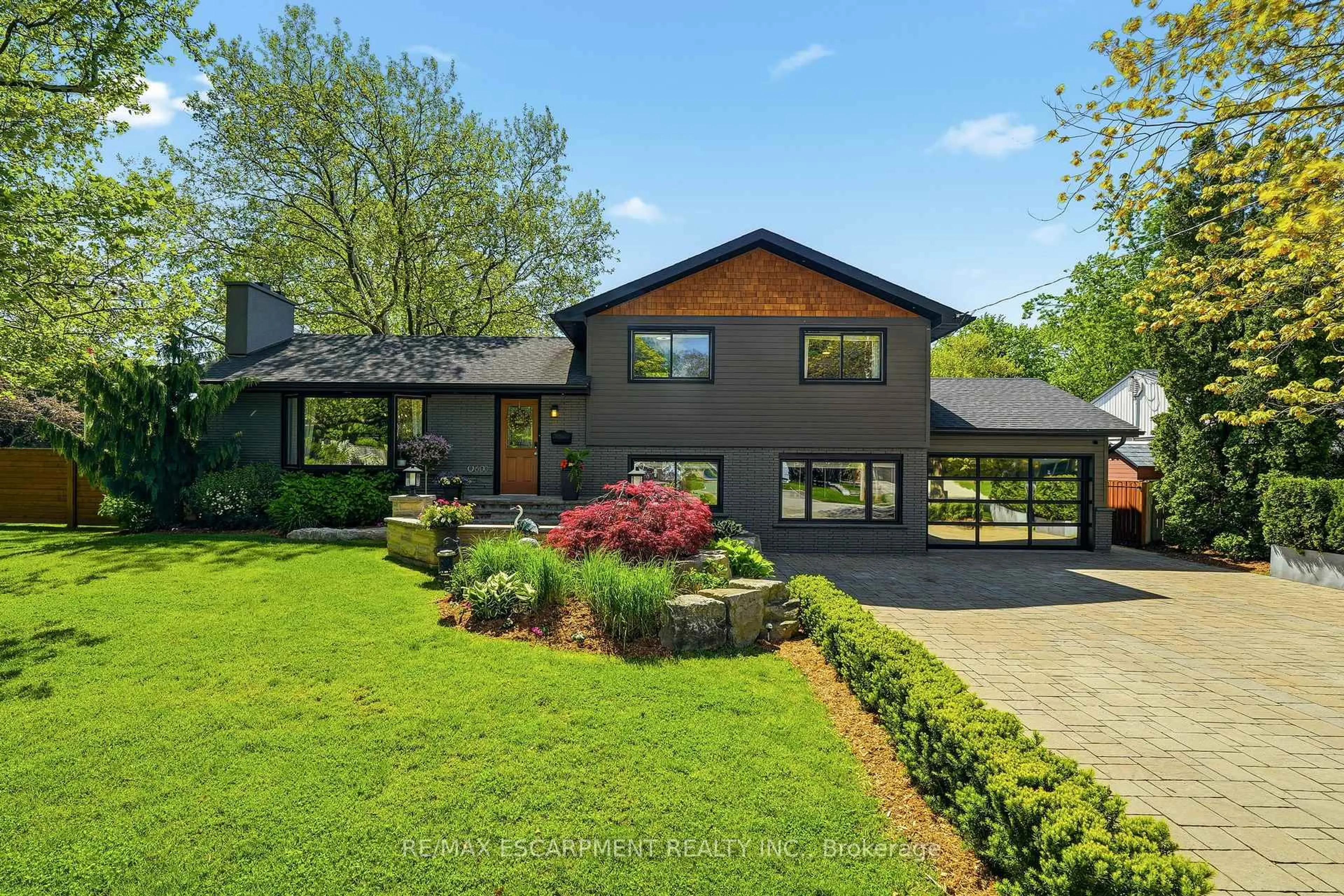 Home with brick exterior material, street for 600 Deborah Cres, Burlington Ontario L7T 2N1