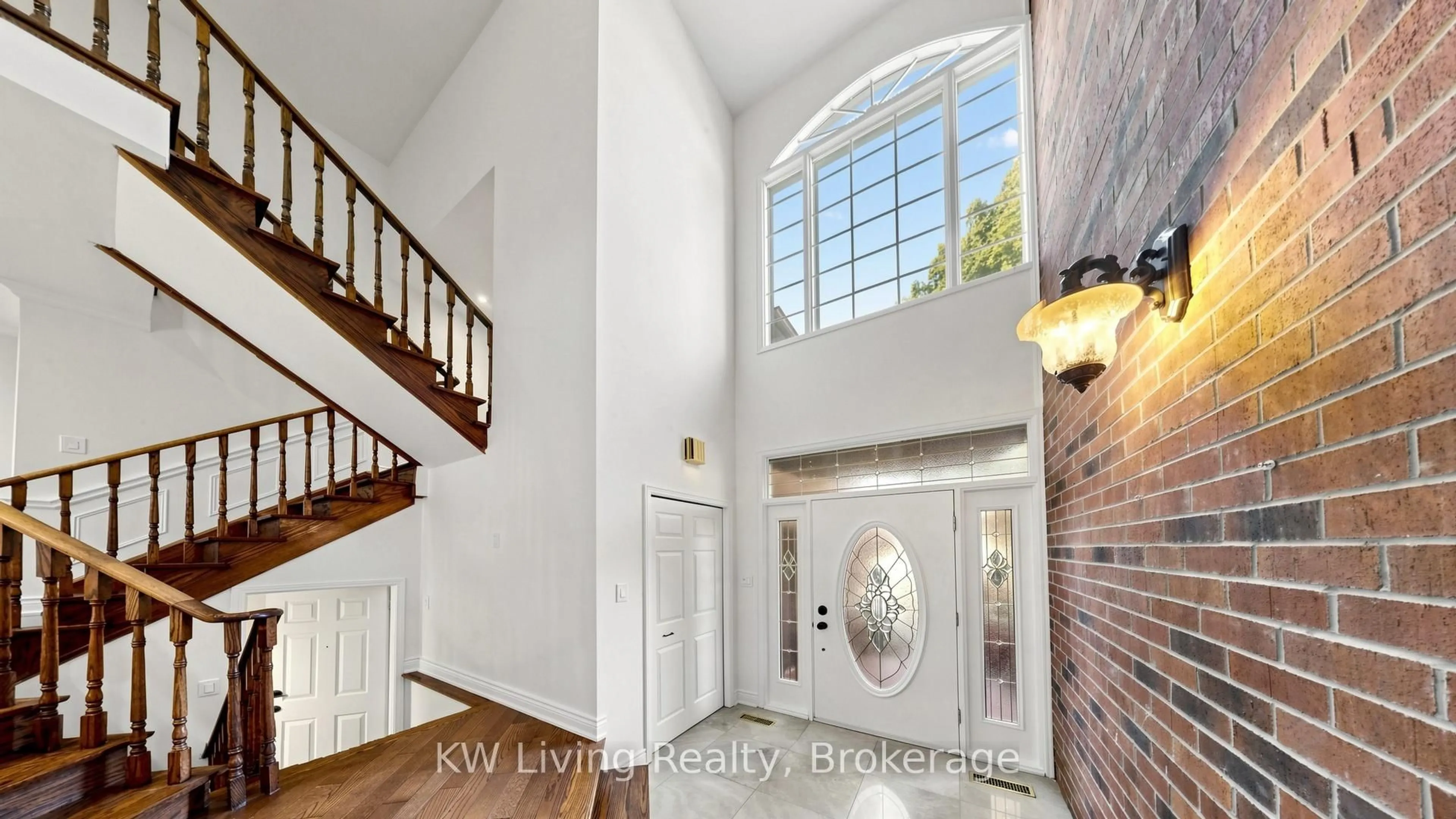 Indoor entryway for 4251 Lastrada Hts, Mississauga Ontario L5C 3V1