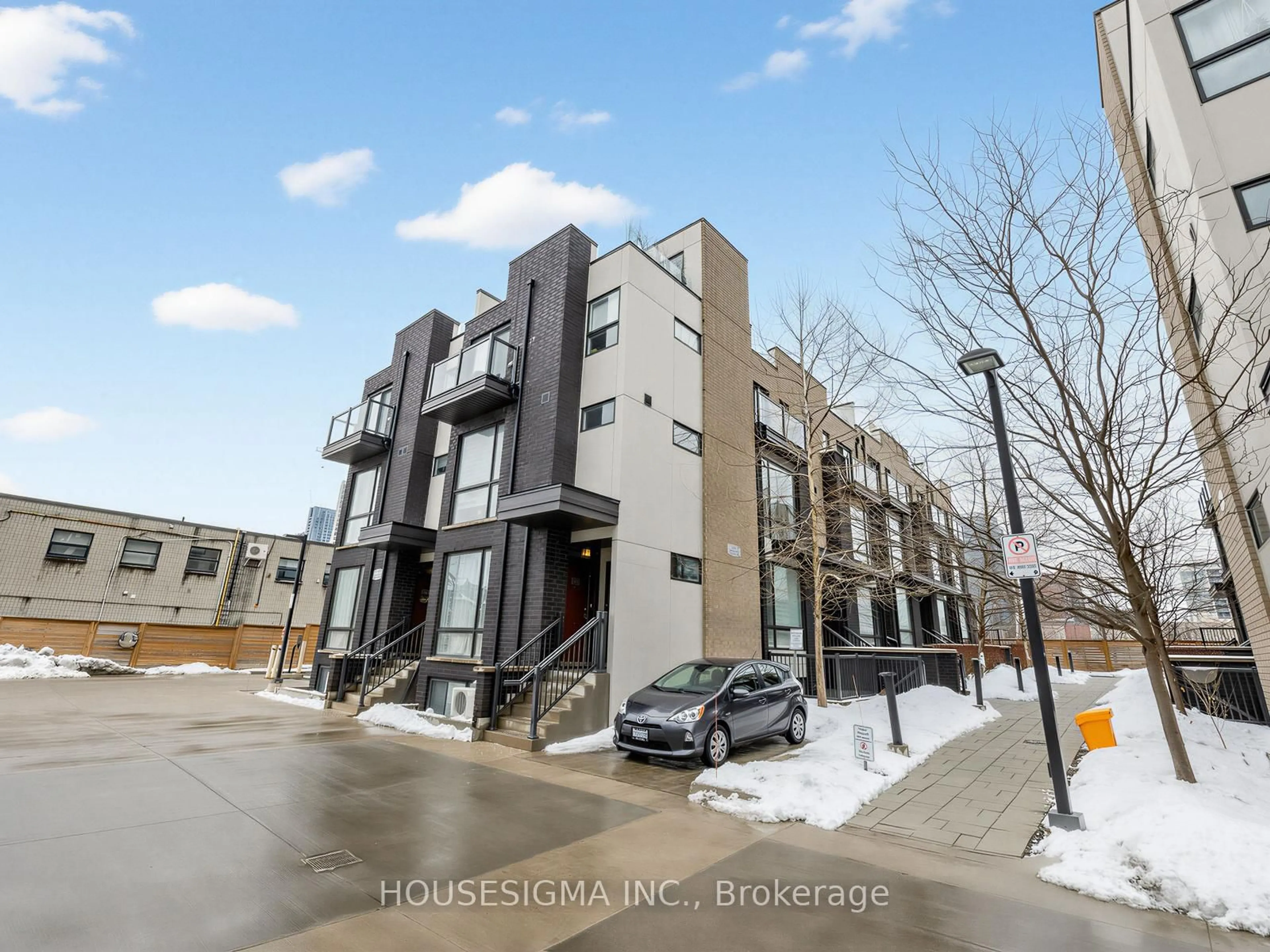 A pic from outside/outdoor area/front of a property/back of a property/a pic from drone, unknown for 34 Fieldway Rd #139, Toronto Ontario M8Z 3L2