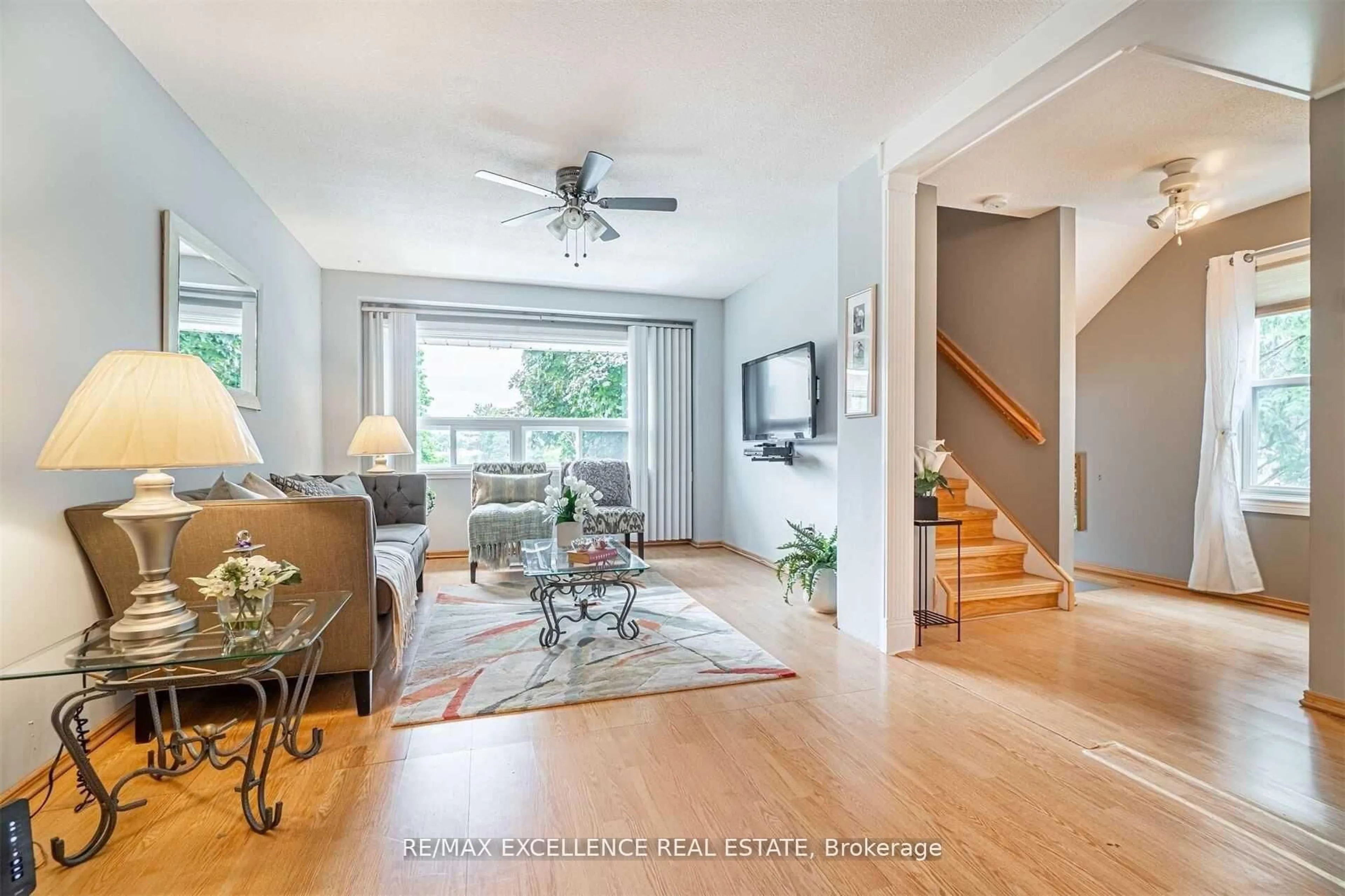 Living room with furniture, unknown for 148 Ashton Cres, Brampton Ontario L6S 3J9