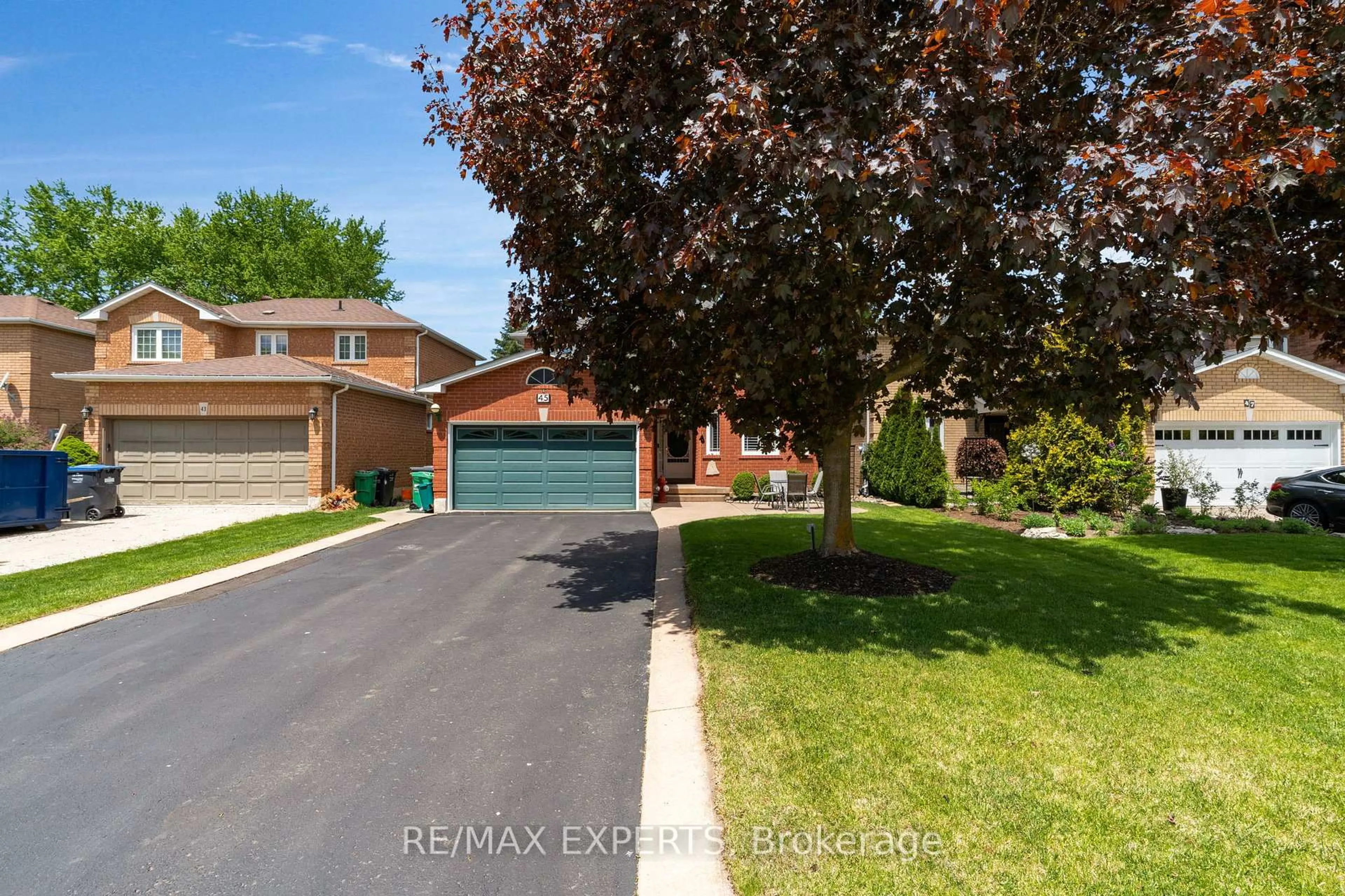 A pic from outside/outdoor area/front of a property/back of a property/a pic from drone, street for 45 Sunkist Valley Rd, Caledon Ontario L7E 1T1