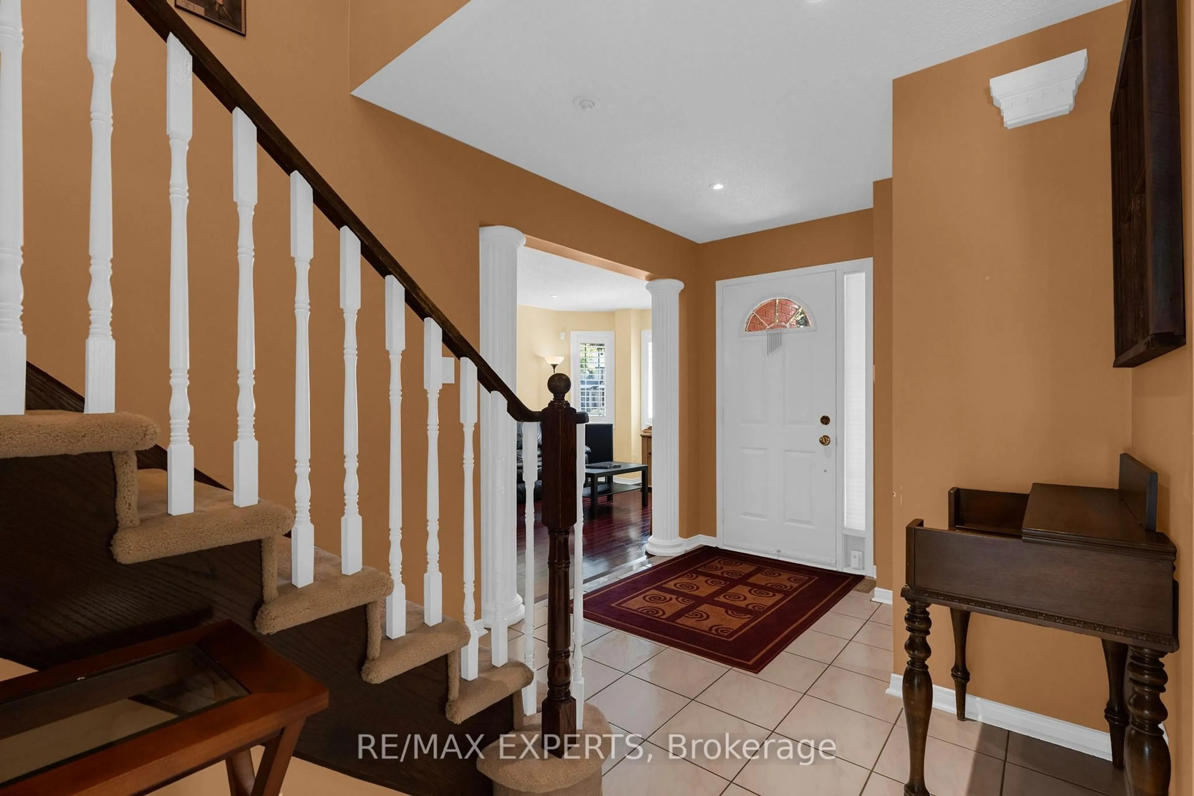 Indoor entryway for 45 Sunkist Valley Rd, Caledon Ontario L7E 1T1