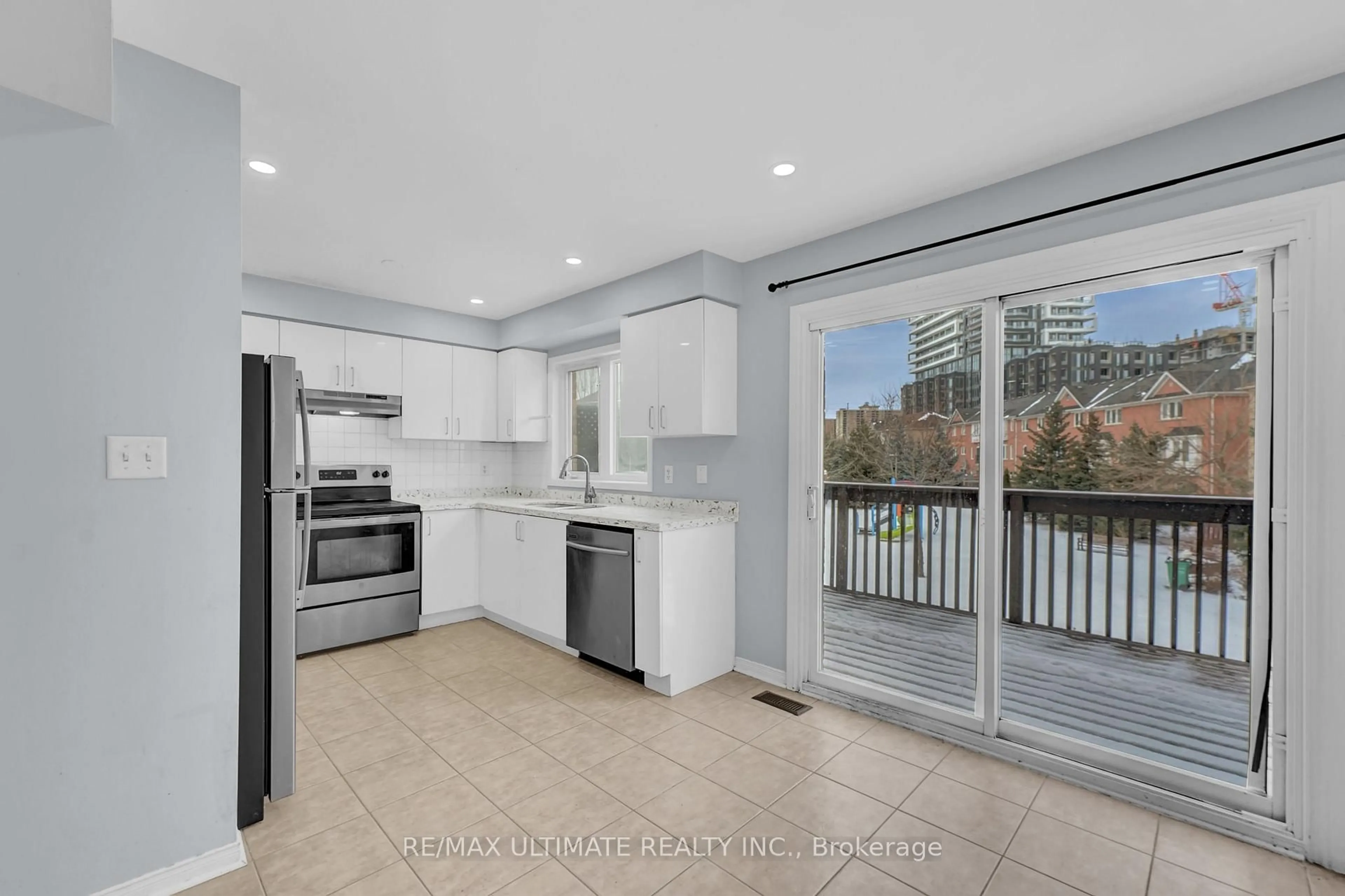 Open concept kitchen, ceramic/tile floor for 73 Bernard Ave, Brampton Ontario L6Y 5S4