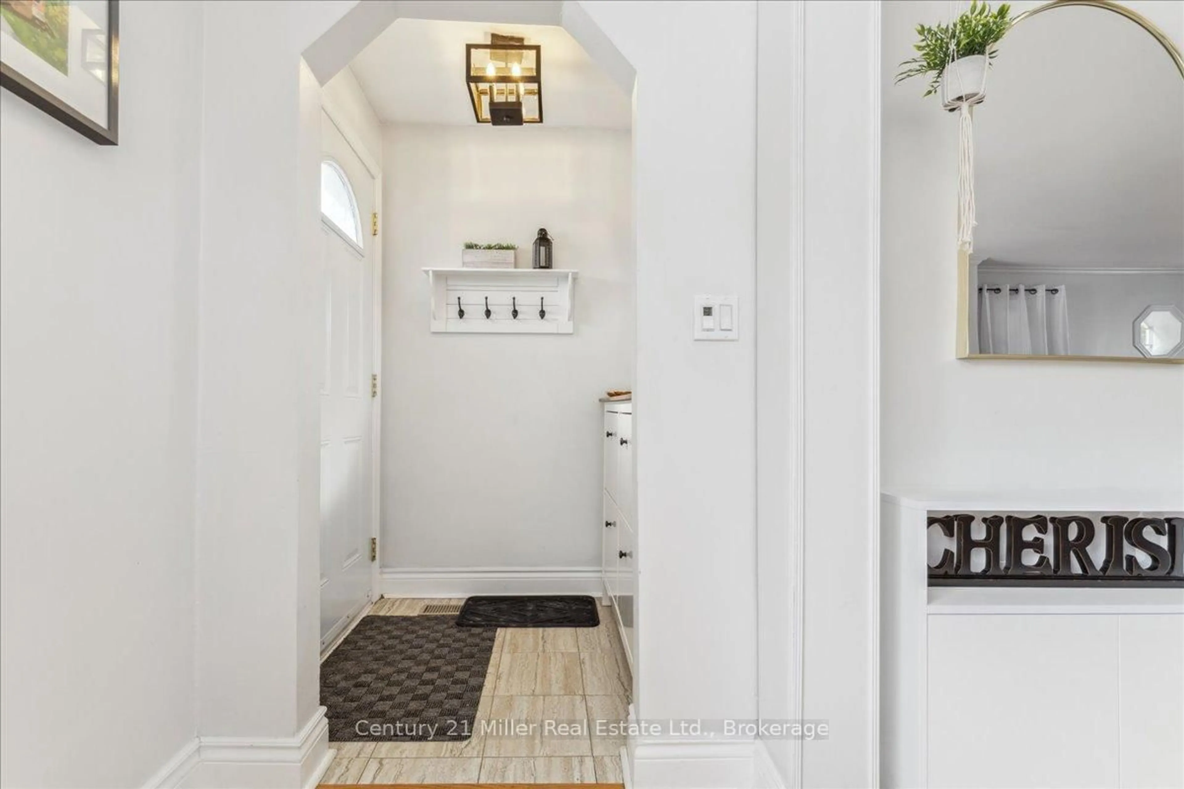 Indoor entryway for 281 Peel St, Halton Hills Ontario L7J 1M7