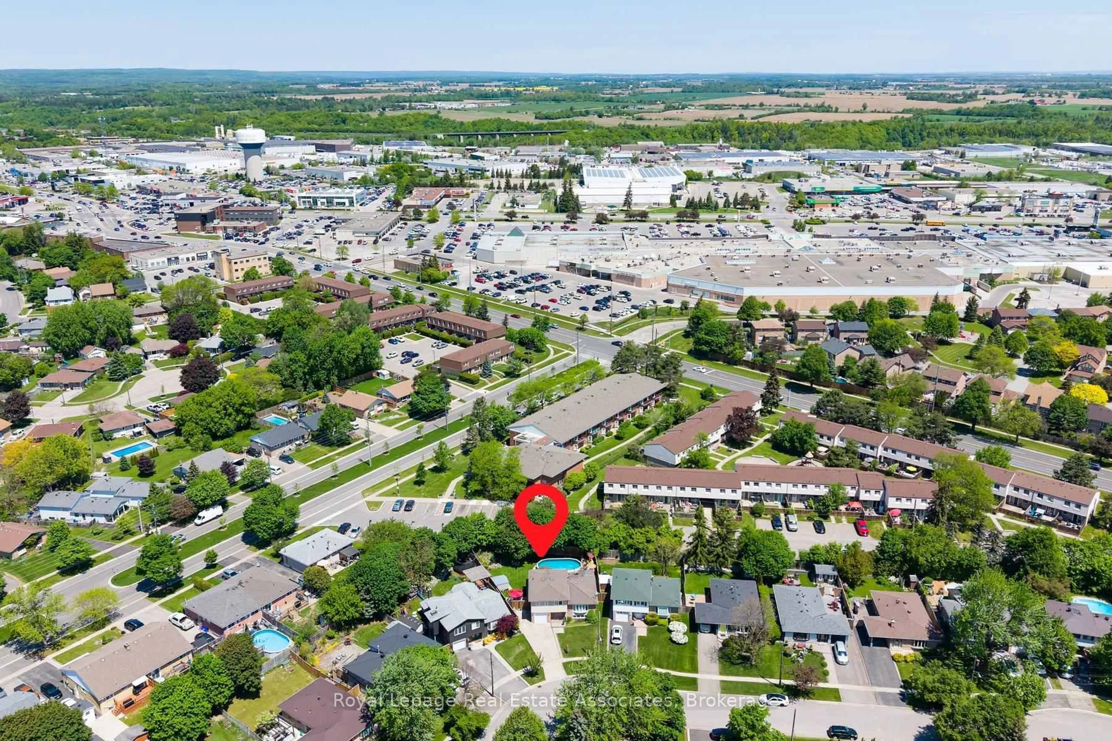 A pic from outside/outdoor area/front of a property/back of a property/a pic from drone, street for 26 Marilyn Cres, Halton Hills Ontario L7G 1K4