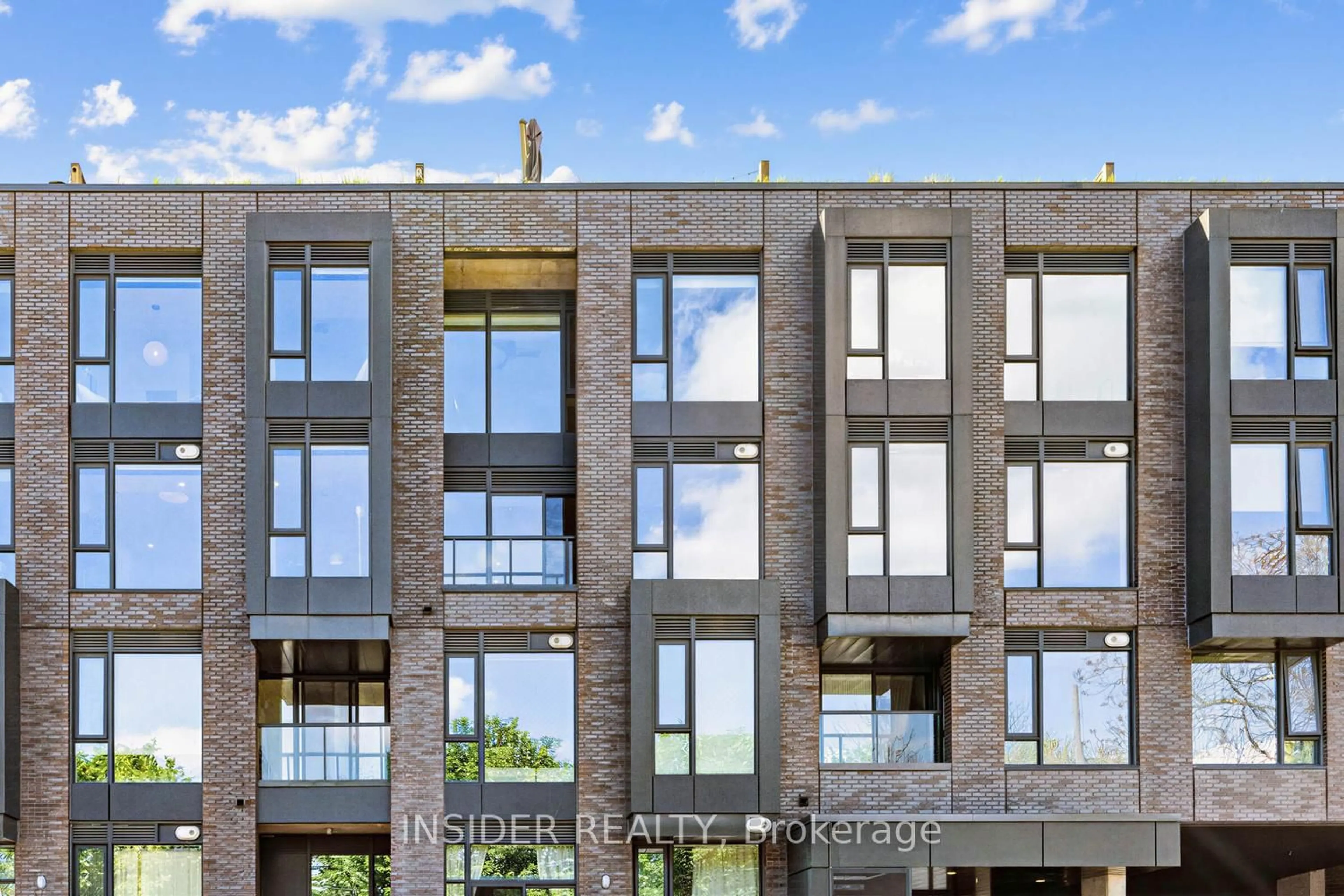 Home with brick exterior material, building for 35 Wabash Ave #303, Toronto Ontario M6R 1N1