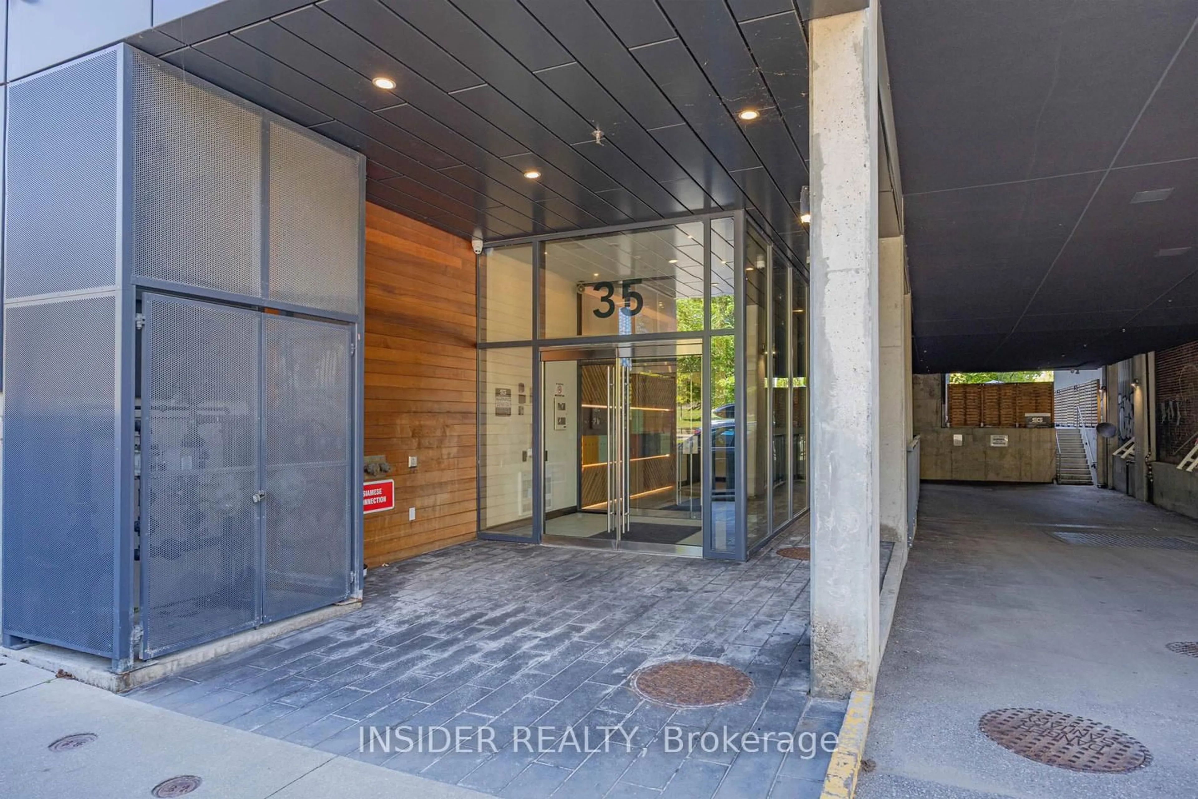 Indoor foyer for 35 Wabash Ave #303, Toronto Ontario M6R 1N1